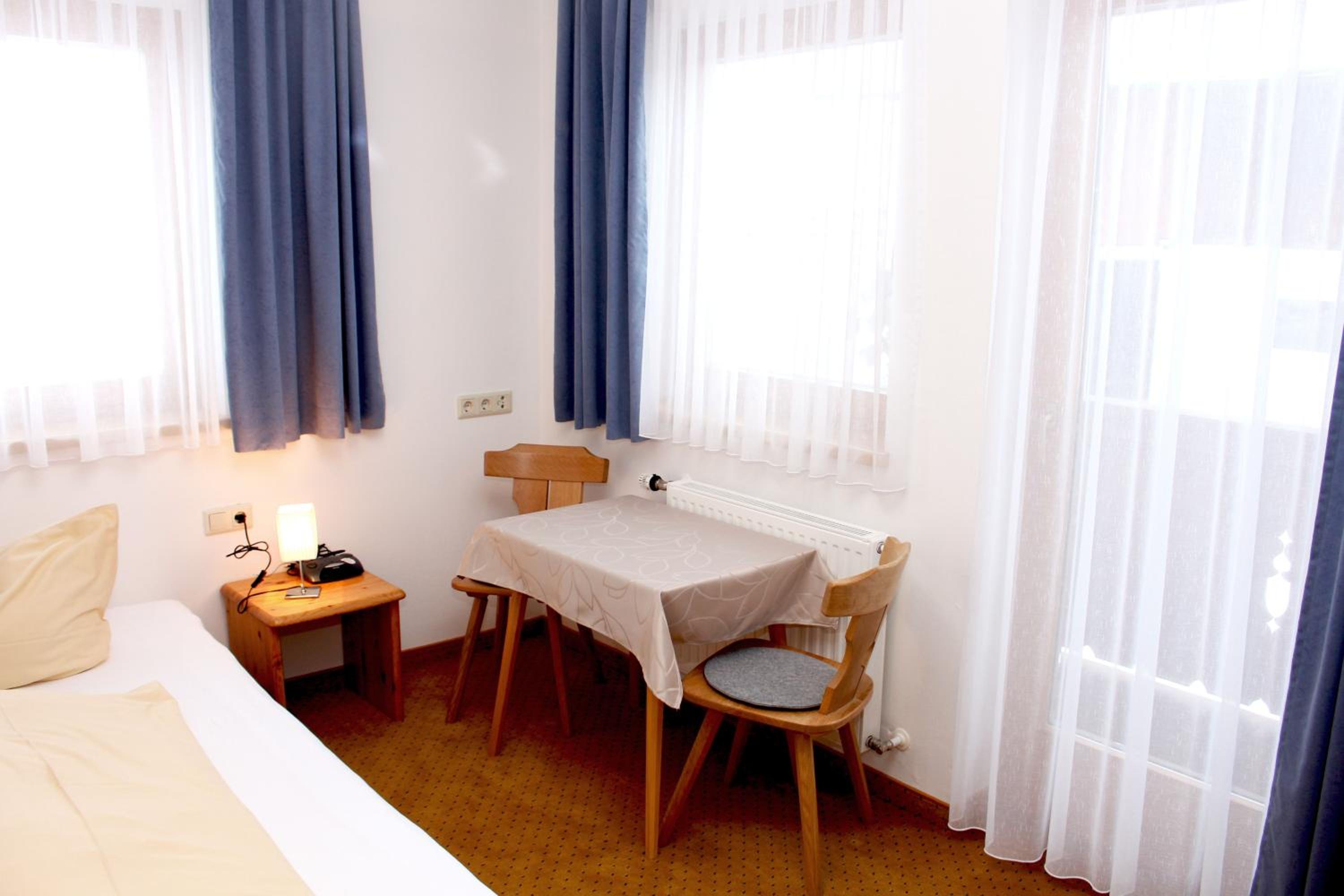 Single Room photo 3