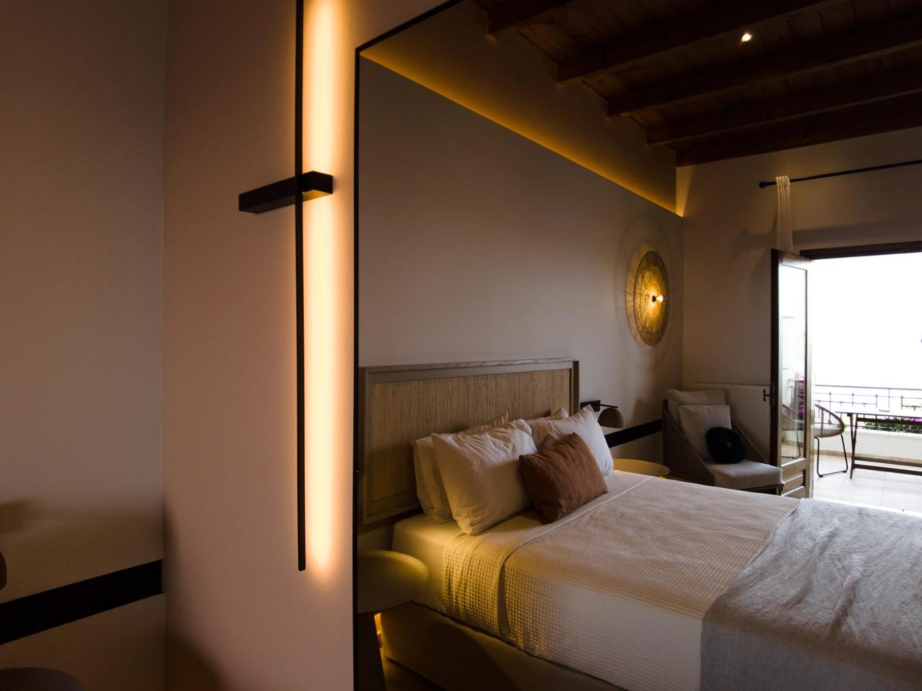 Deluxe Double Room with Sea View - Photo 3