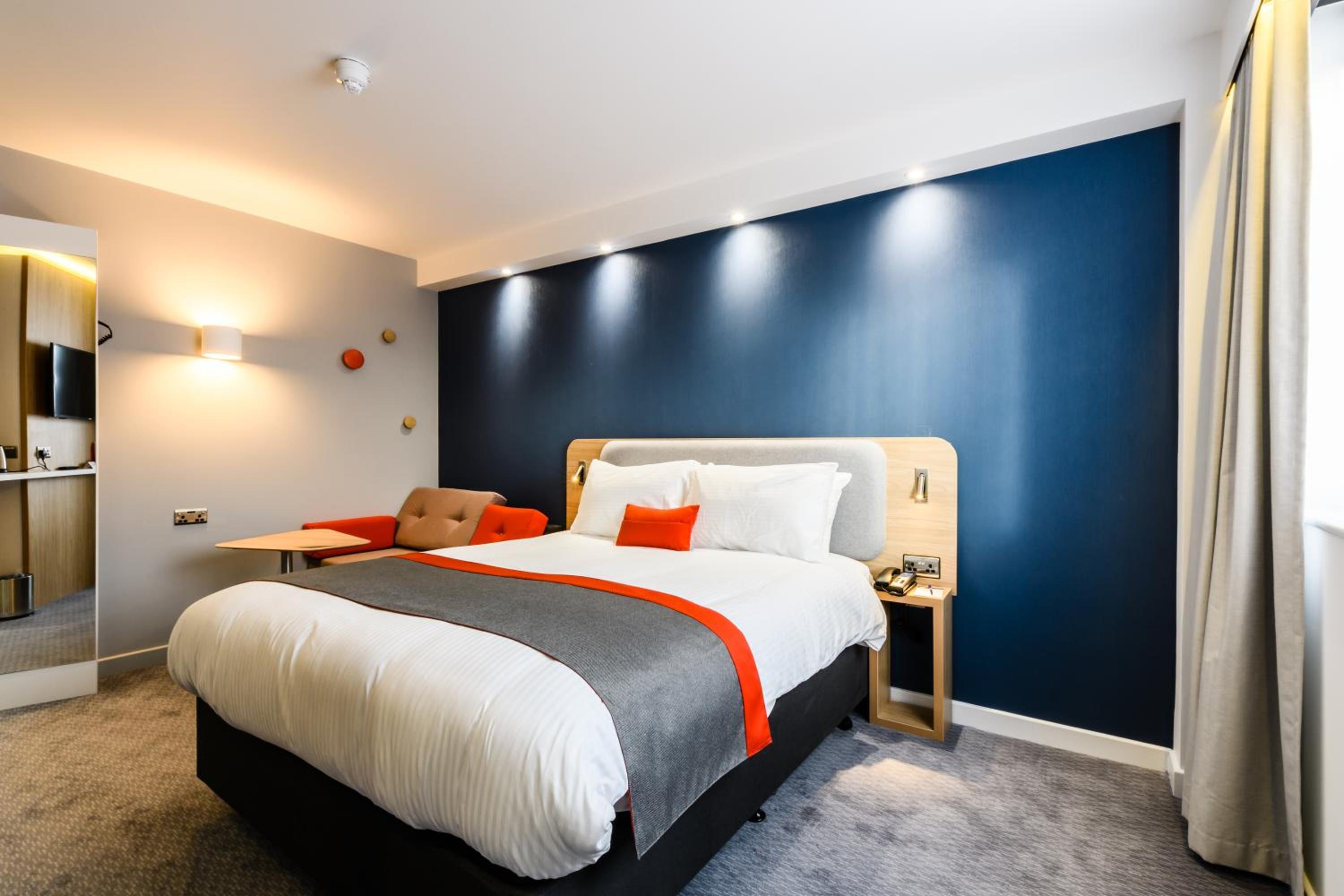 Standard Double Room with Free Hot Breakfast photo 2