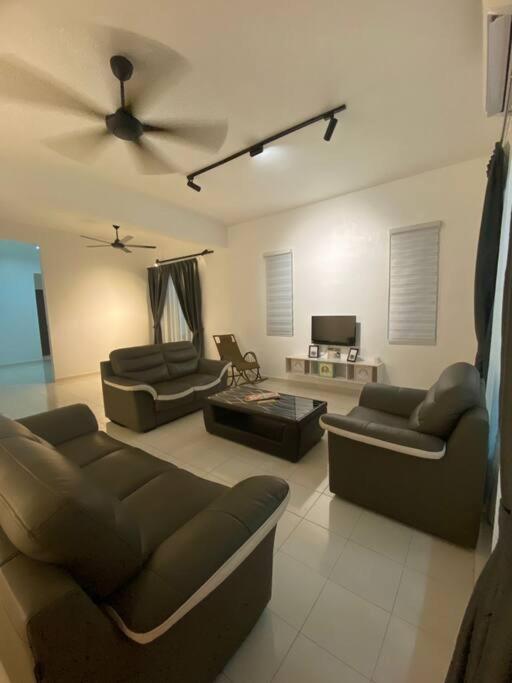 Four-Bedroom House photo 1