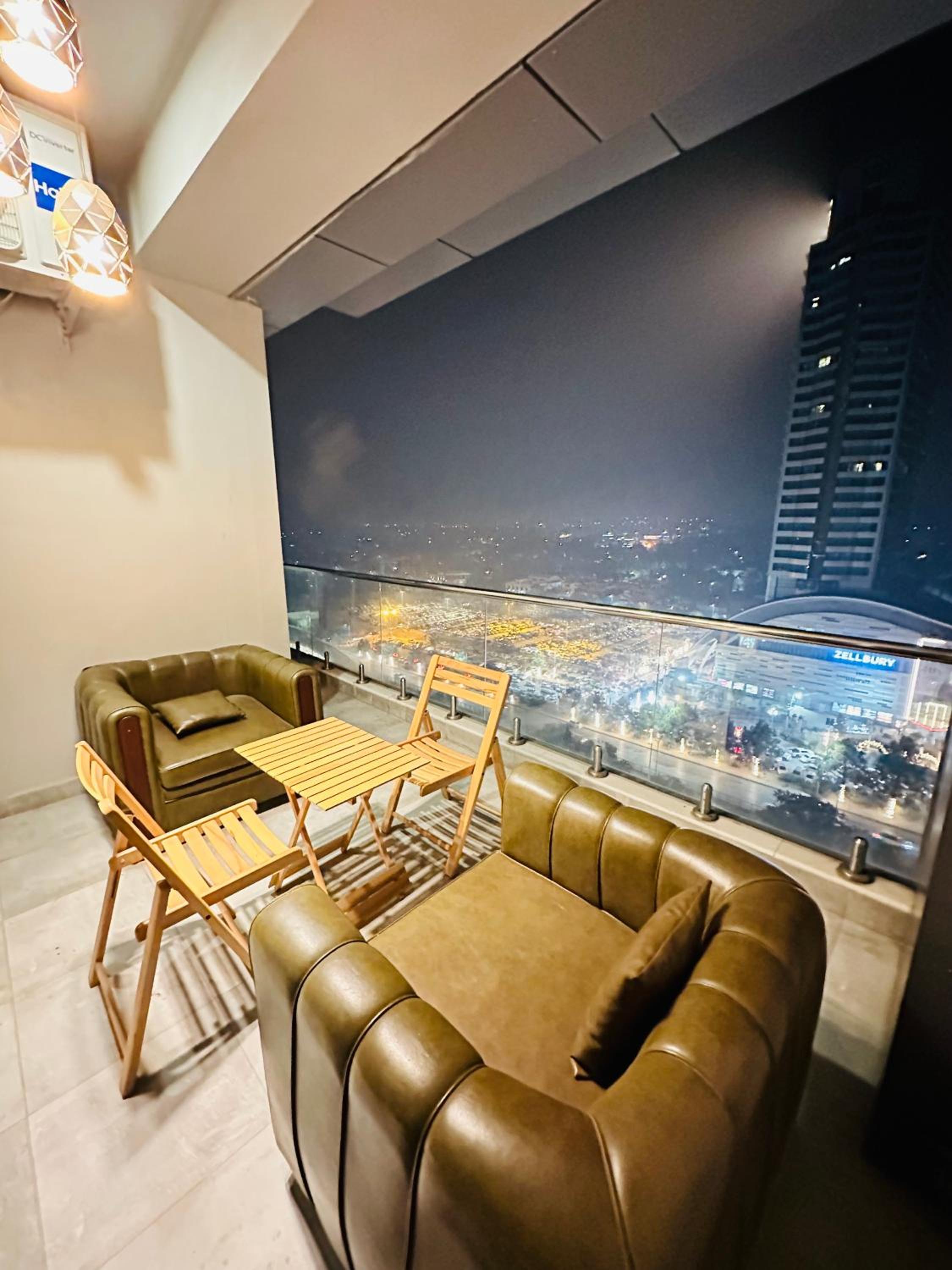 Apartment with View and Balcony photo 2