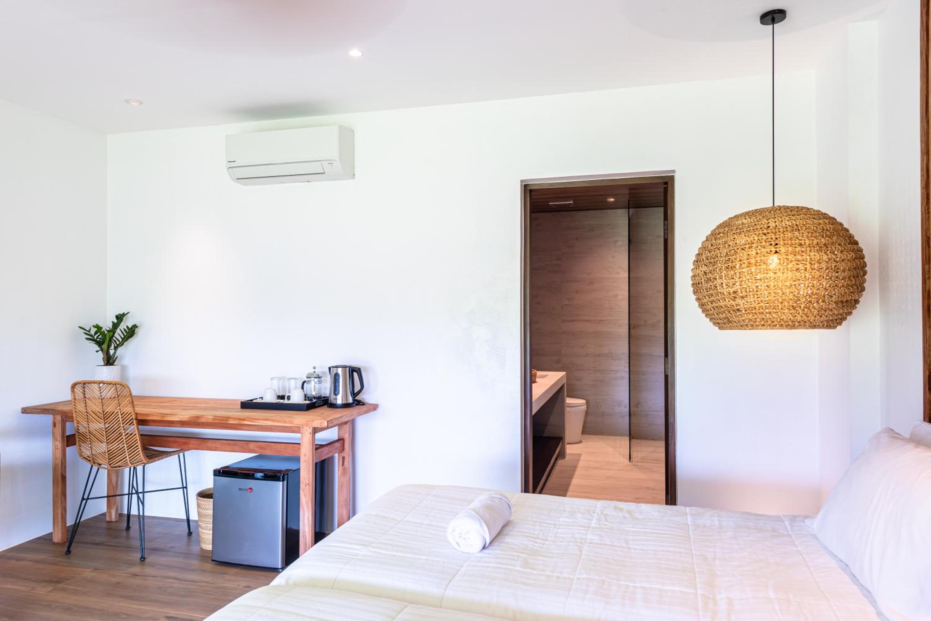 Double or Twin Room with Private Bathroom - Photo 7