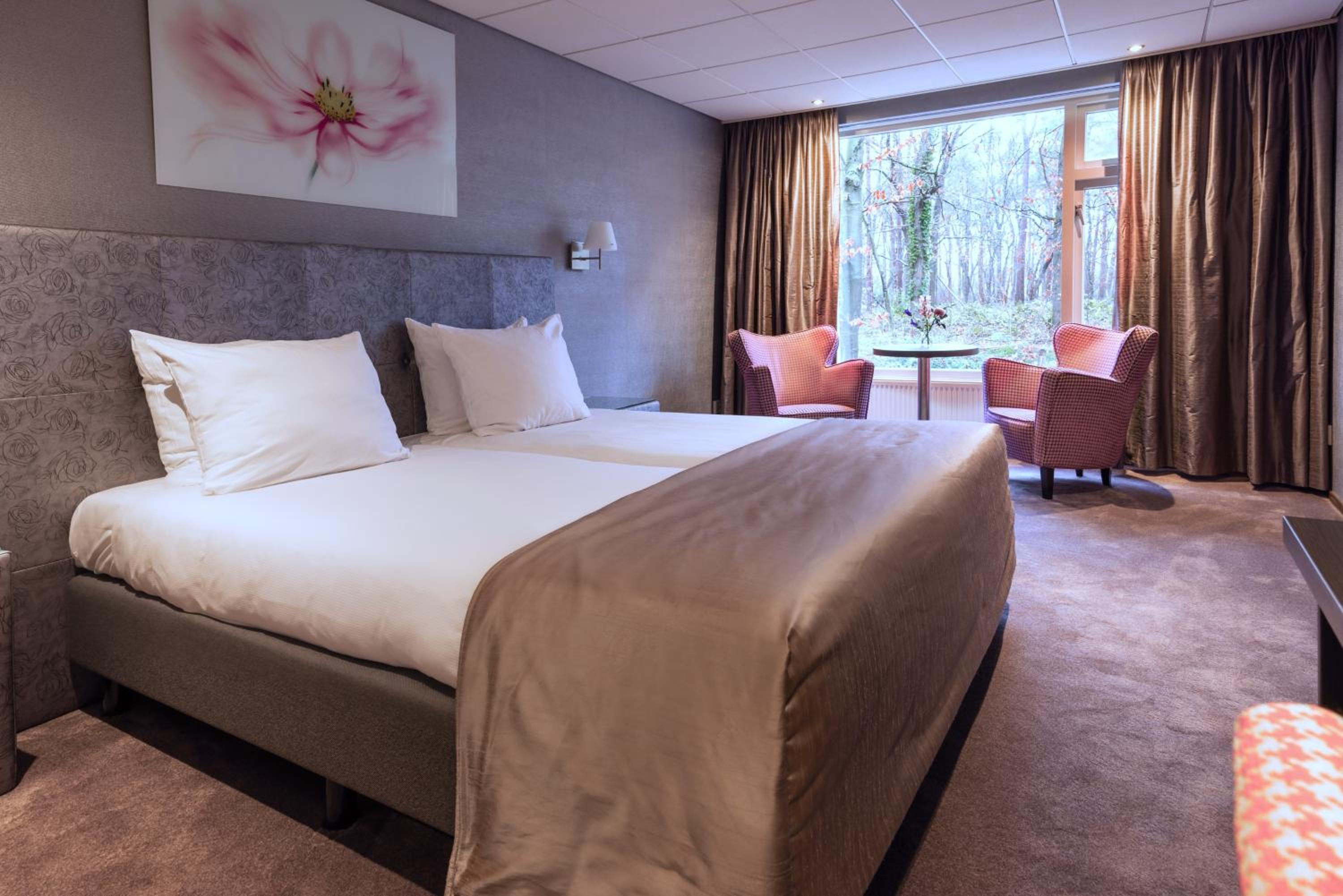 Deluxe Room With Air Conditioning - Photo 1