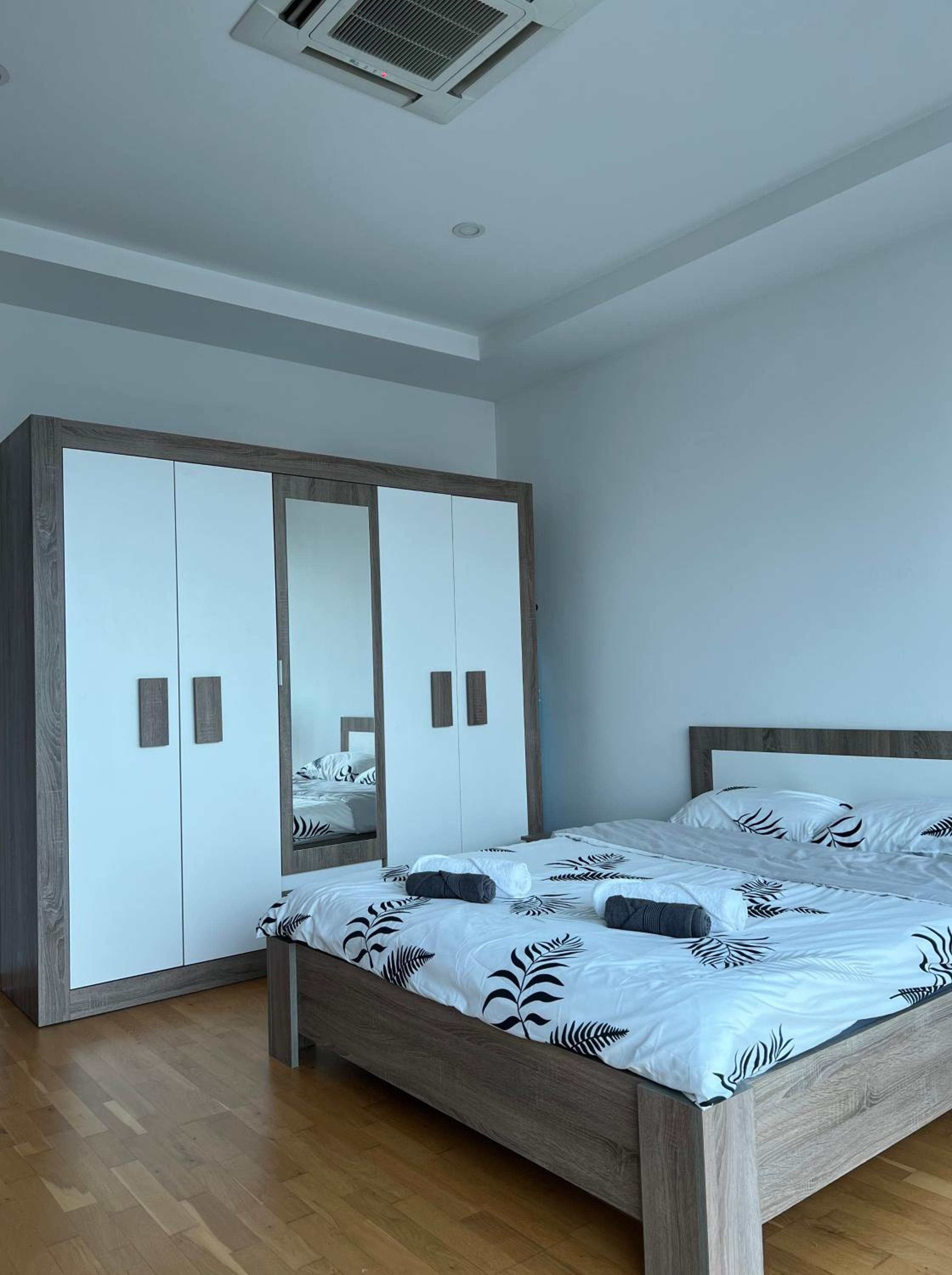 One-Bedroom Apartment photo 3