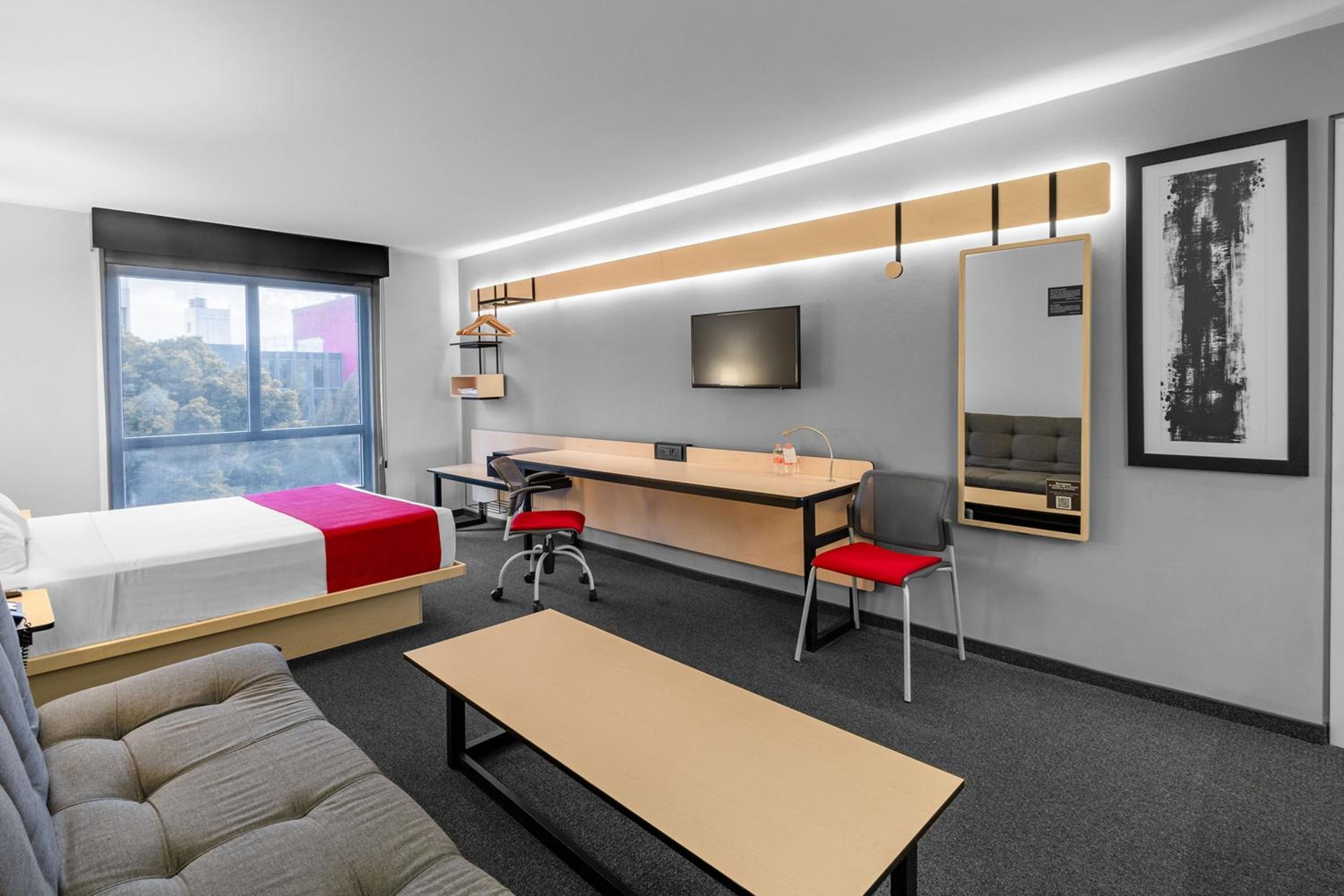 Superior Queen Room with Sofa Bed - Photo 6