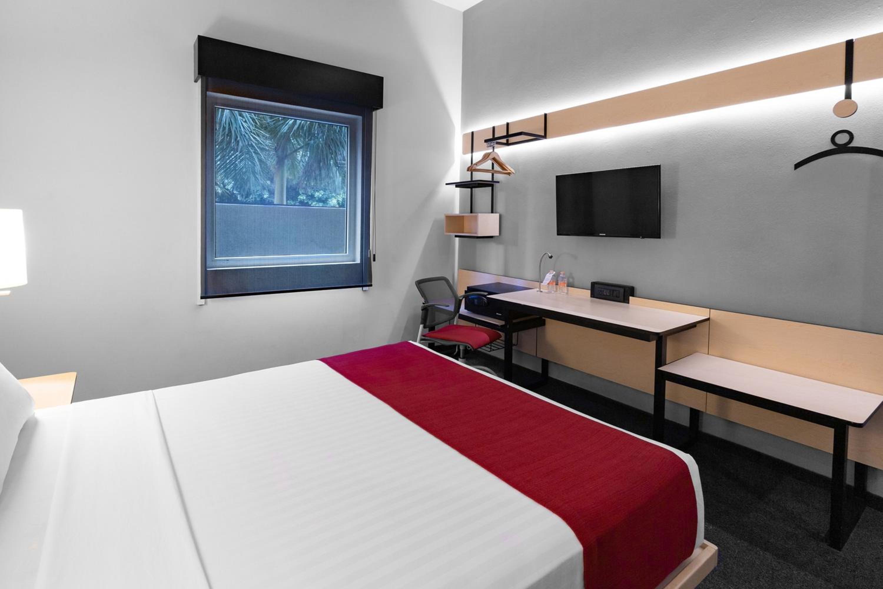 Queen Room - Photo 1