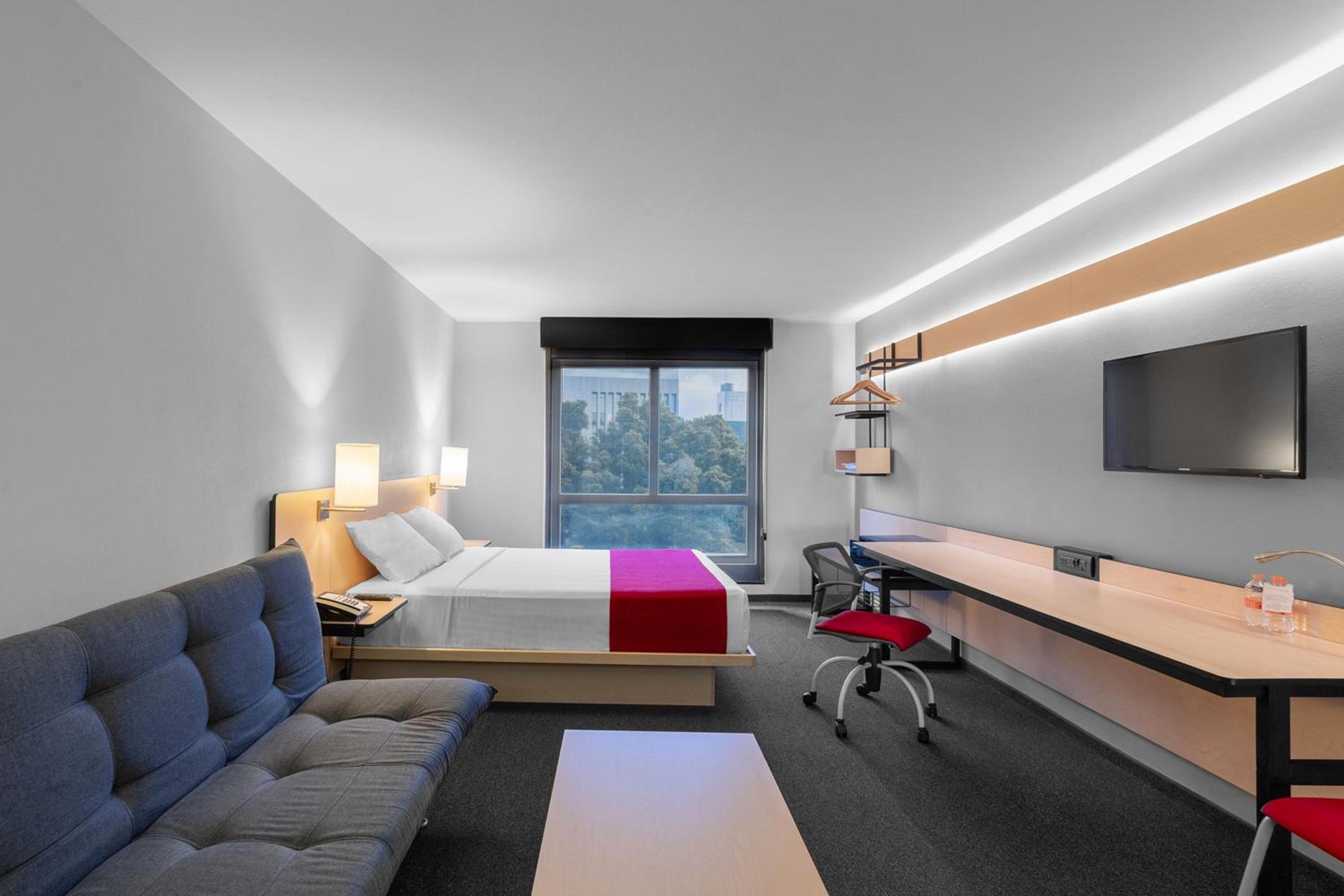 Superior Queen Room with Sofa Bed - Photo 5