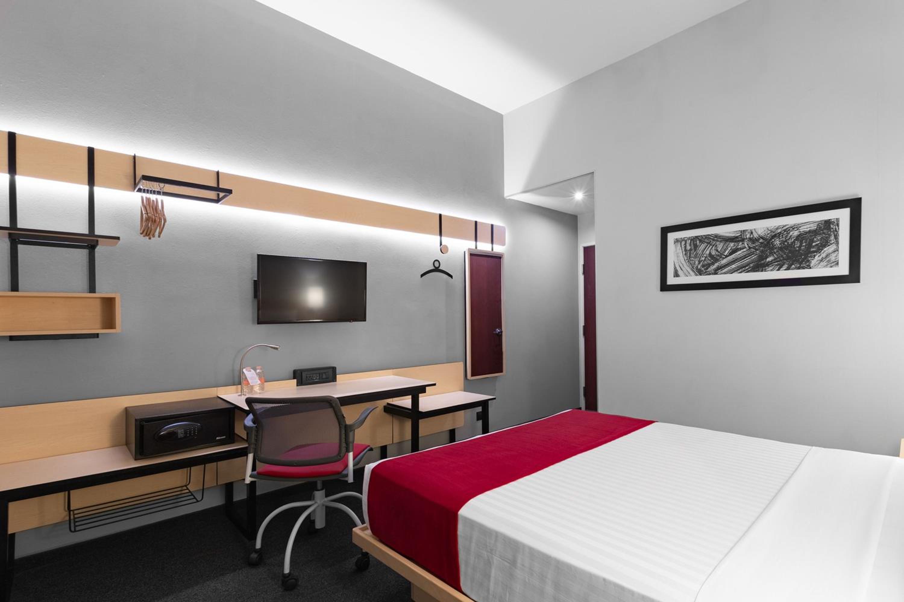 Queen Room - Photo 7