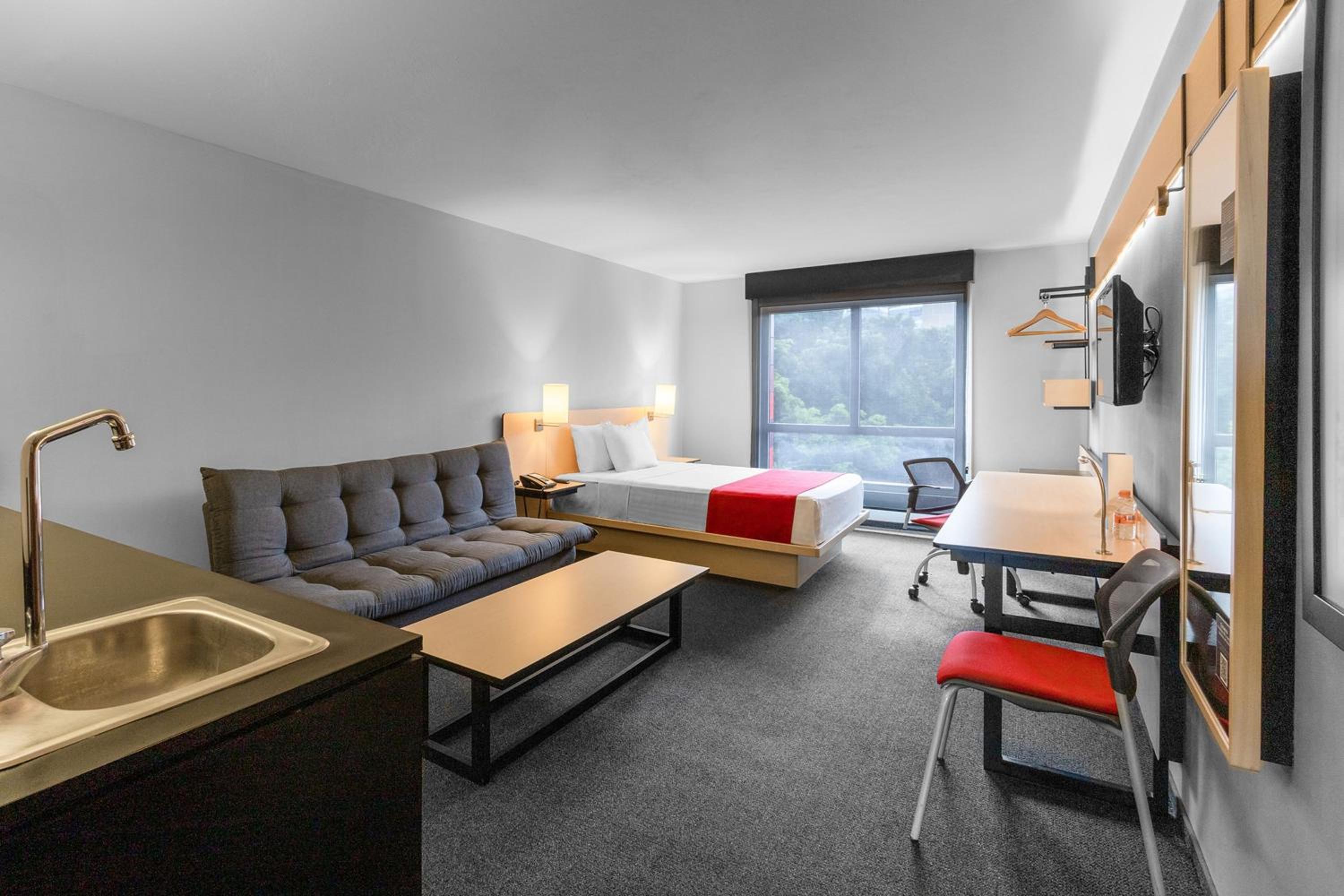 Superior Queen Room with Sofa Bed - Photo 3