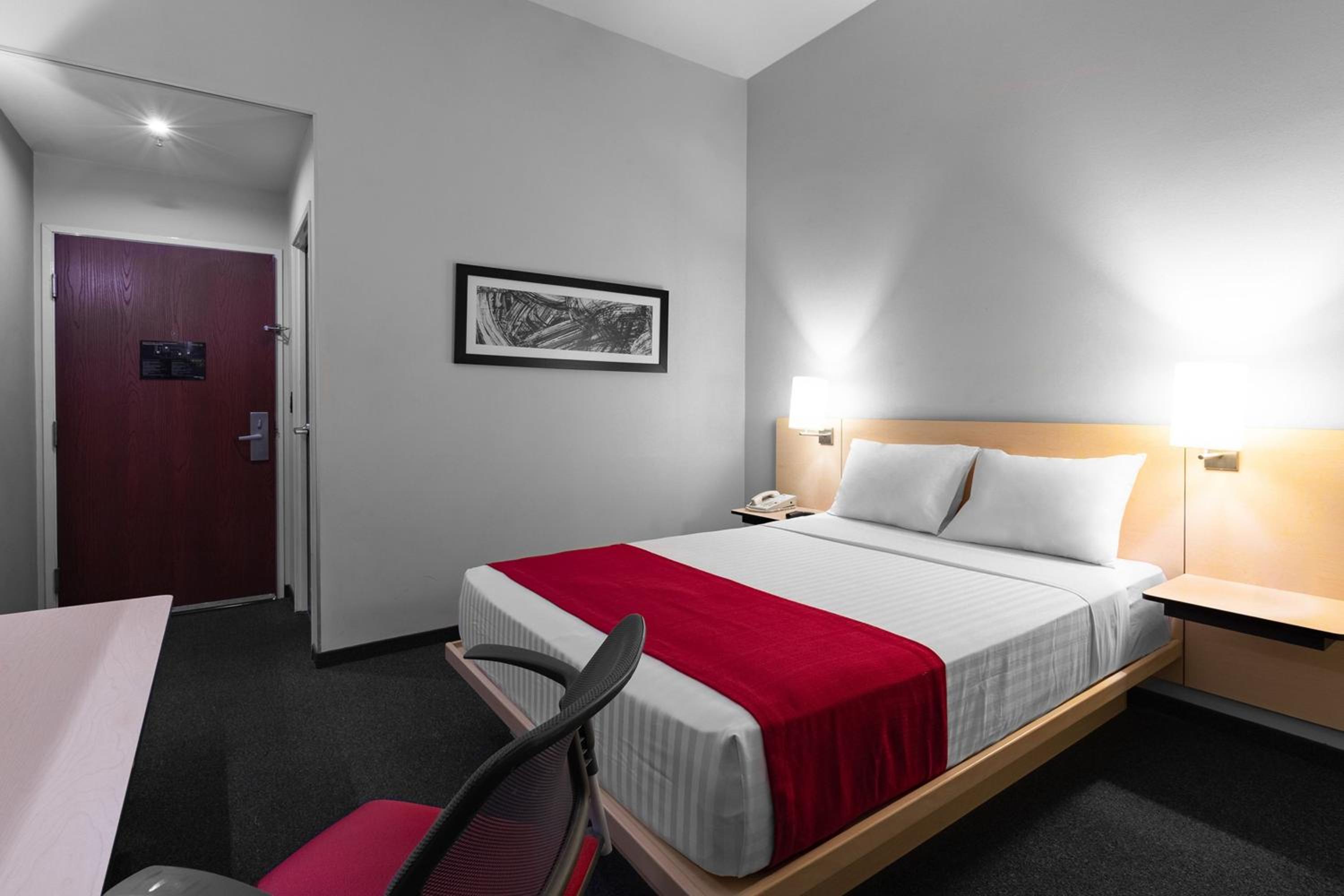 Queen Room - Photo 6