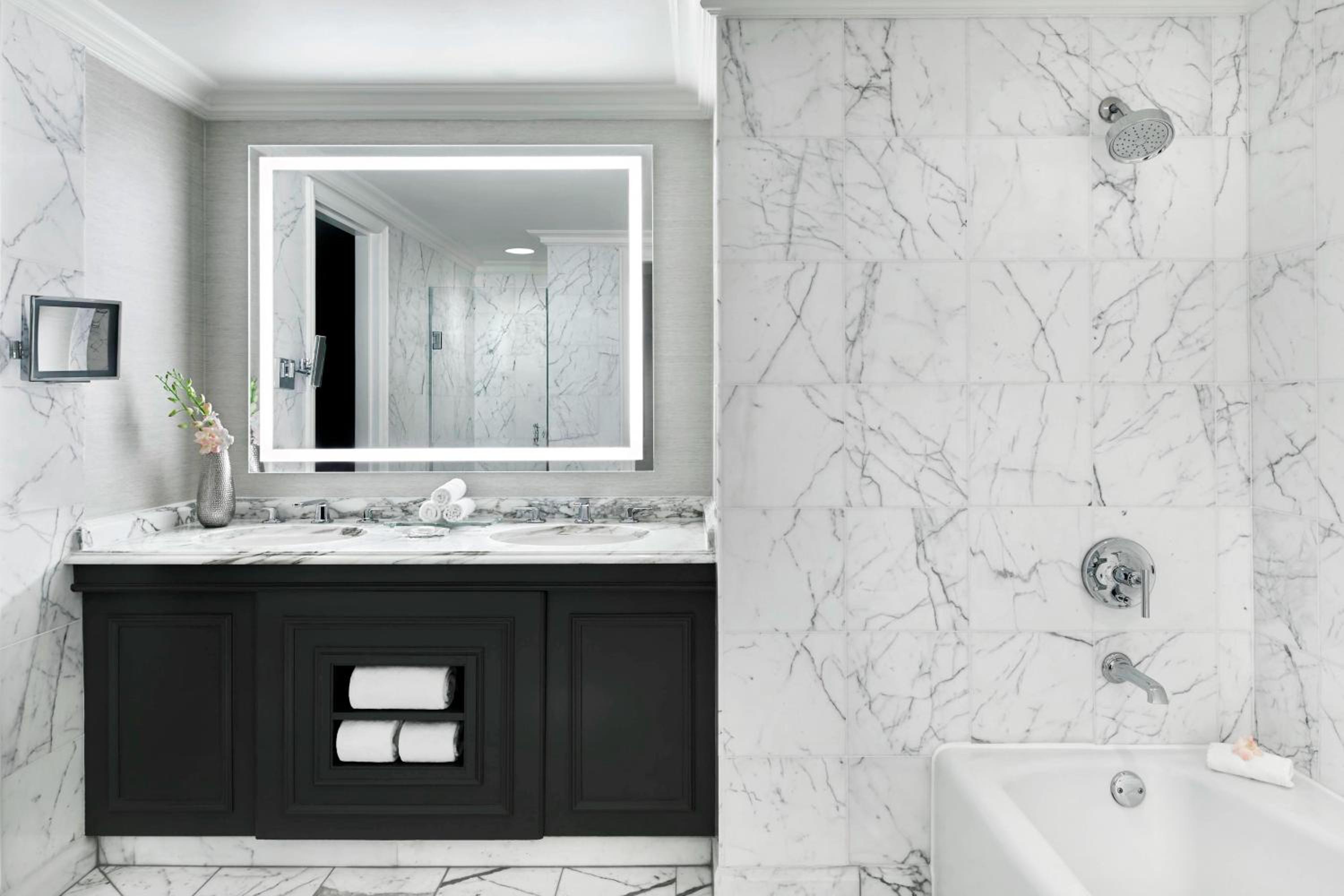 Executive Suite - Photo 3