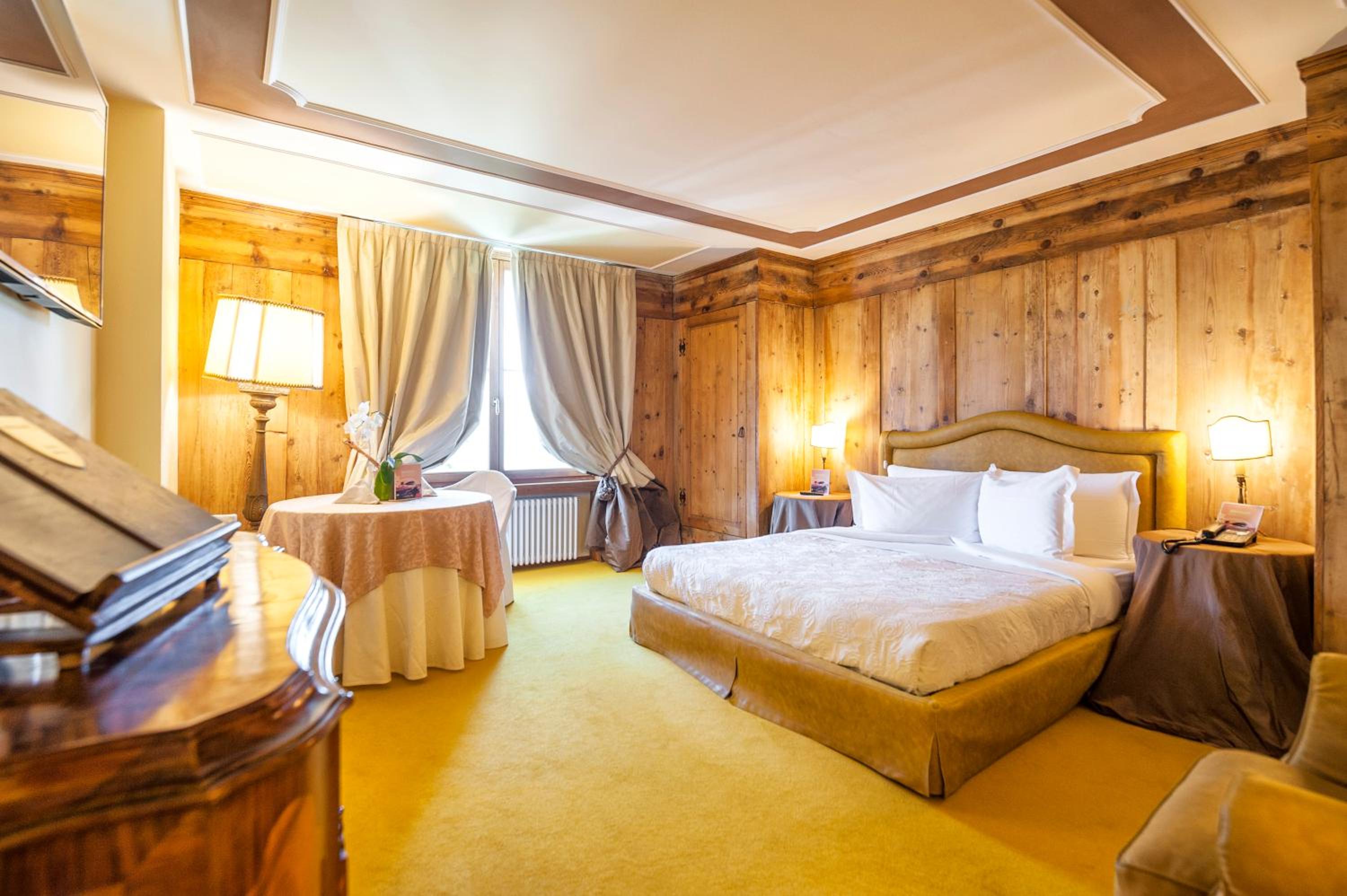 Deluxe Double Room with Shower - Photo 1
