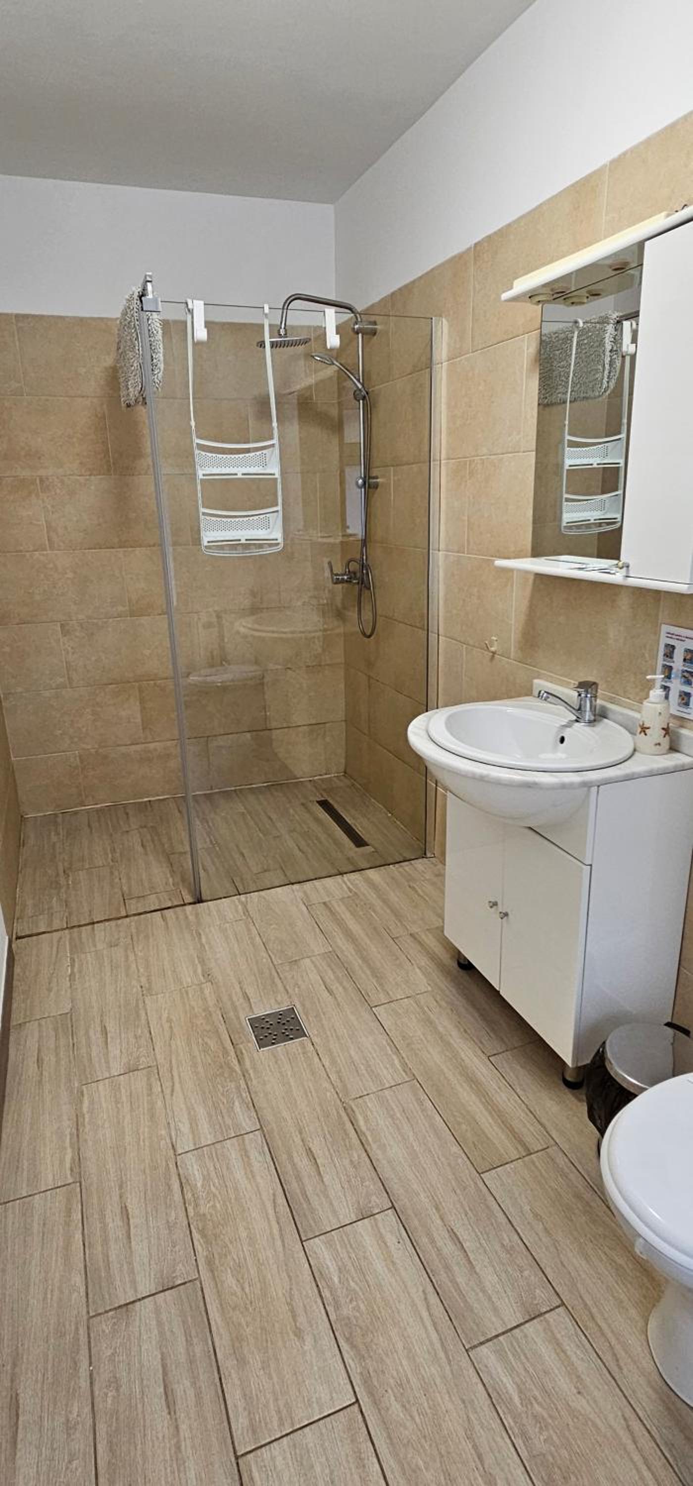 Twin Room - Photo 17