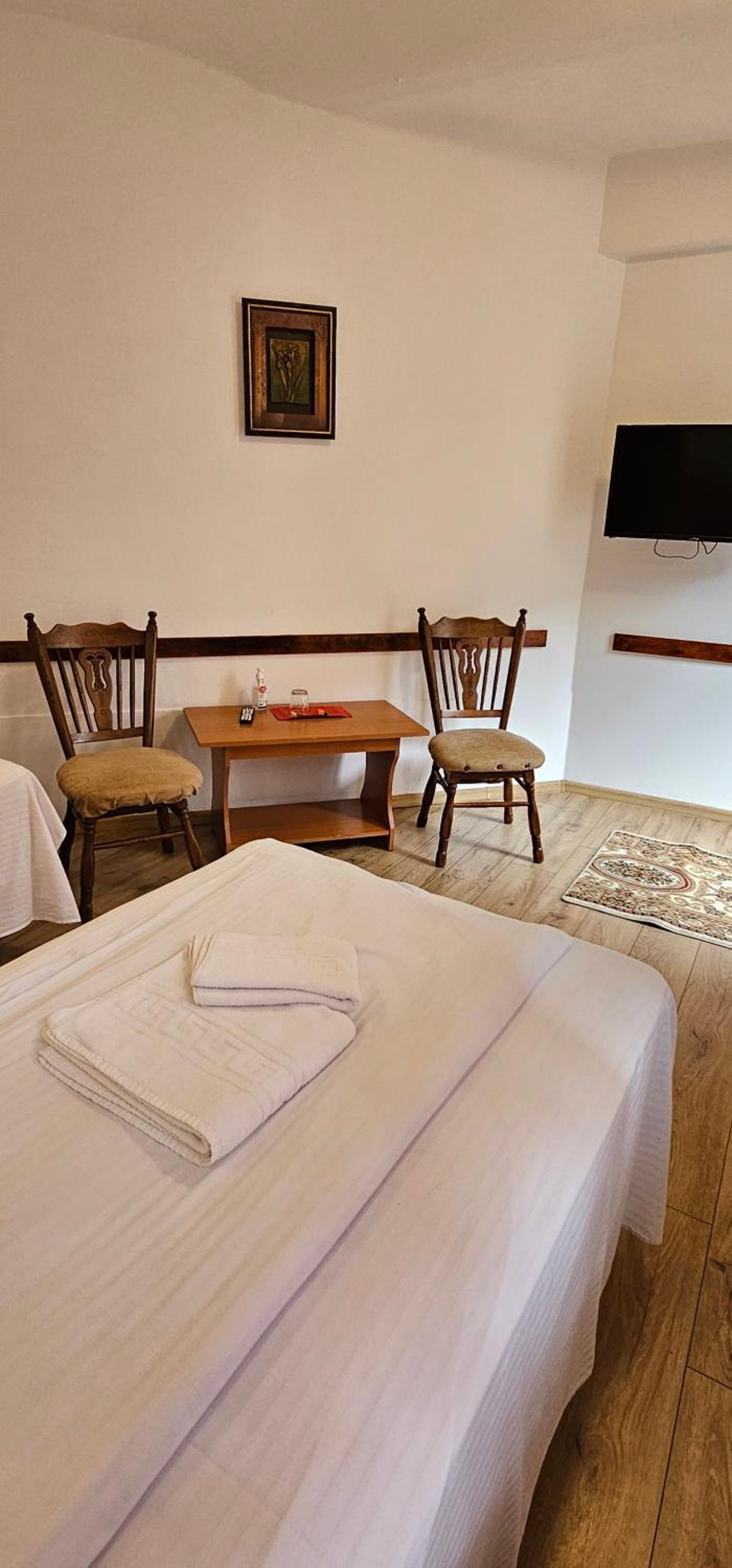 Twin Room - Photo 1