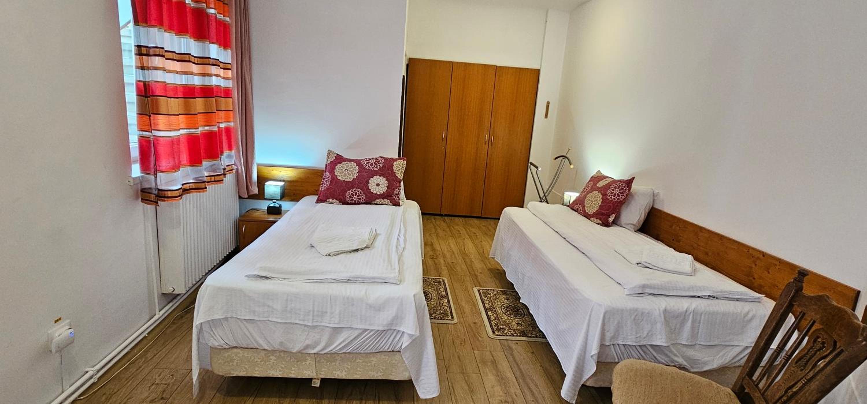 Twin Room - Photo 2