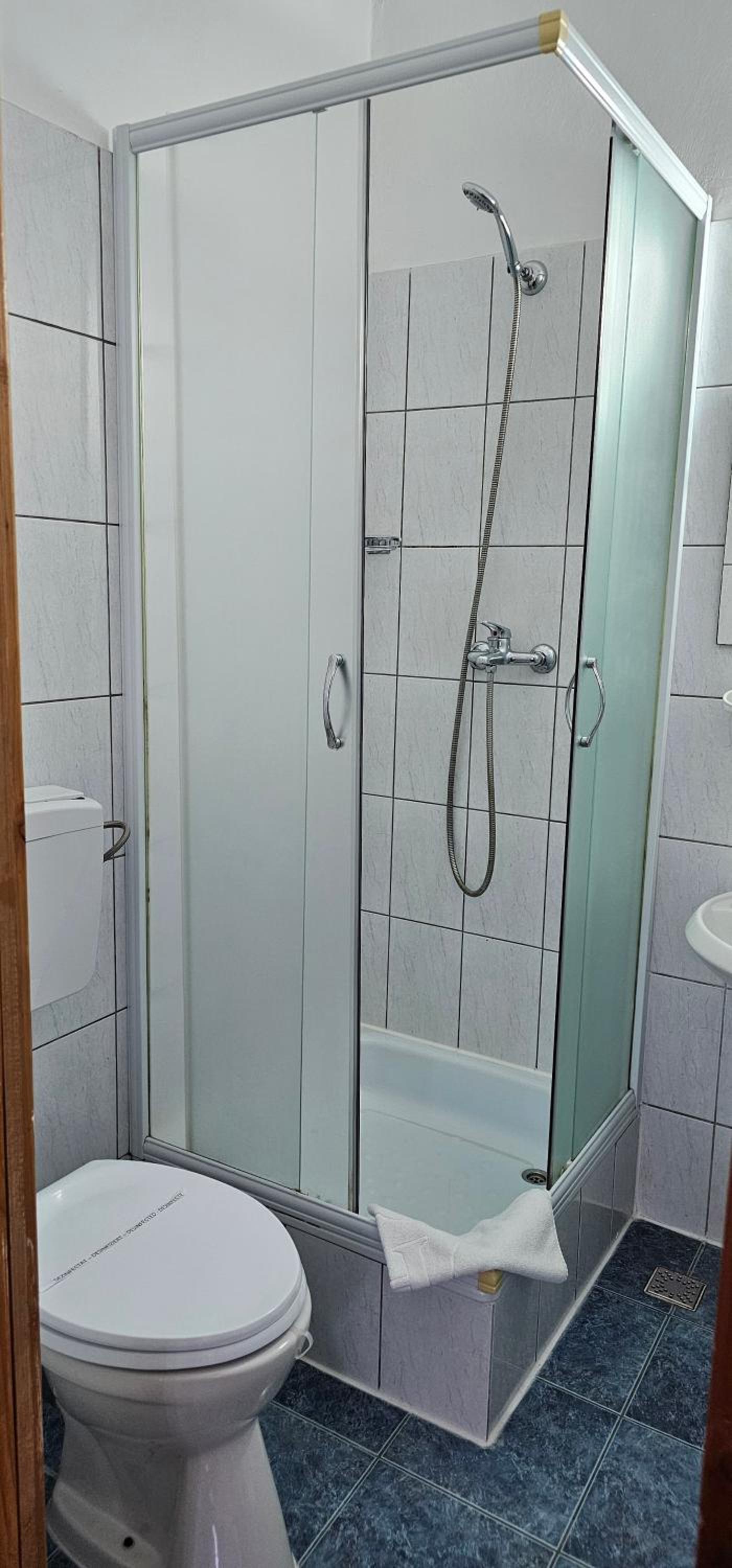 Double Room - Photo 6