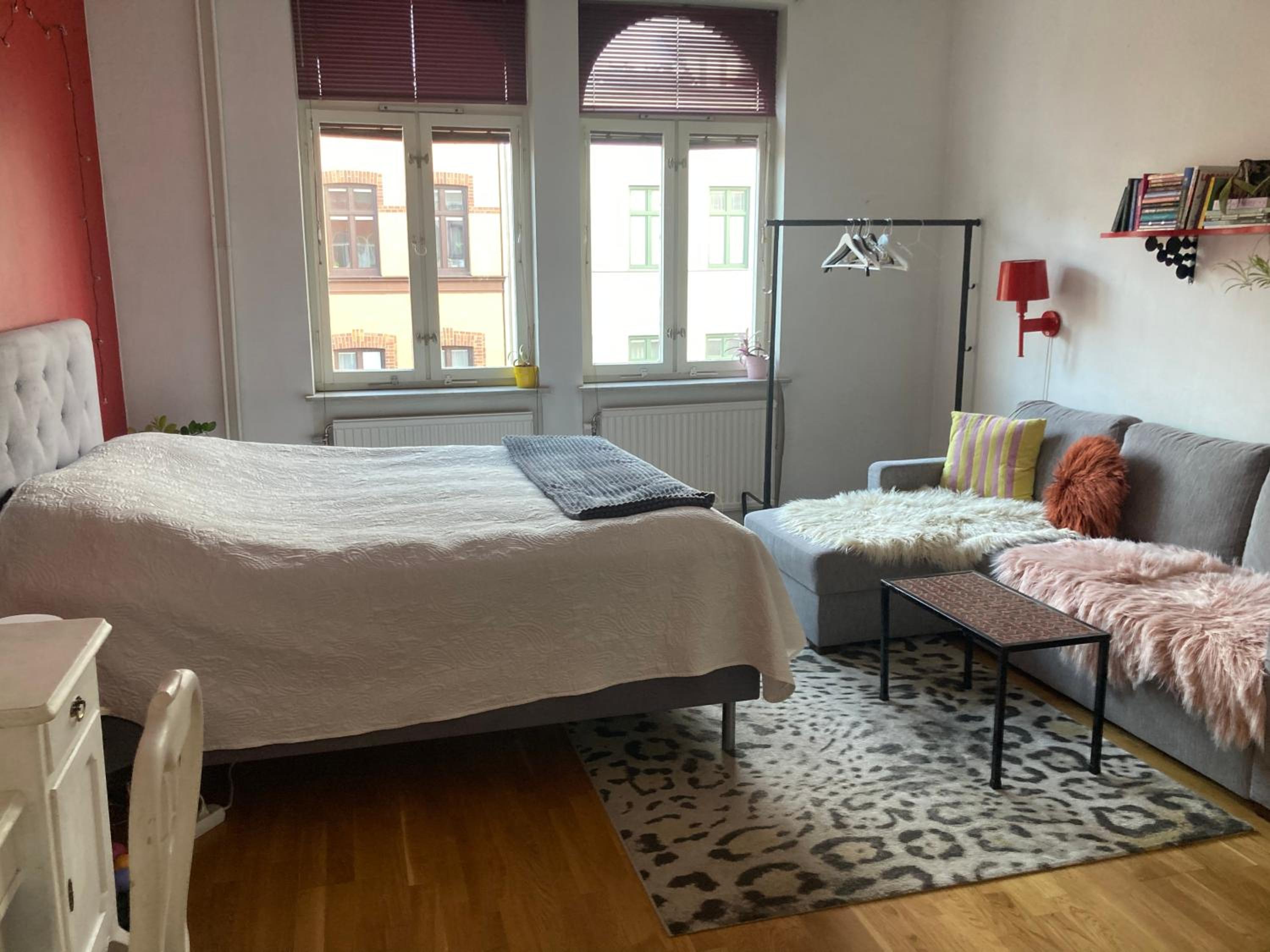 One-Bedroom Apartment photo 1