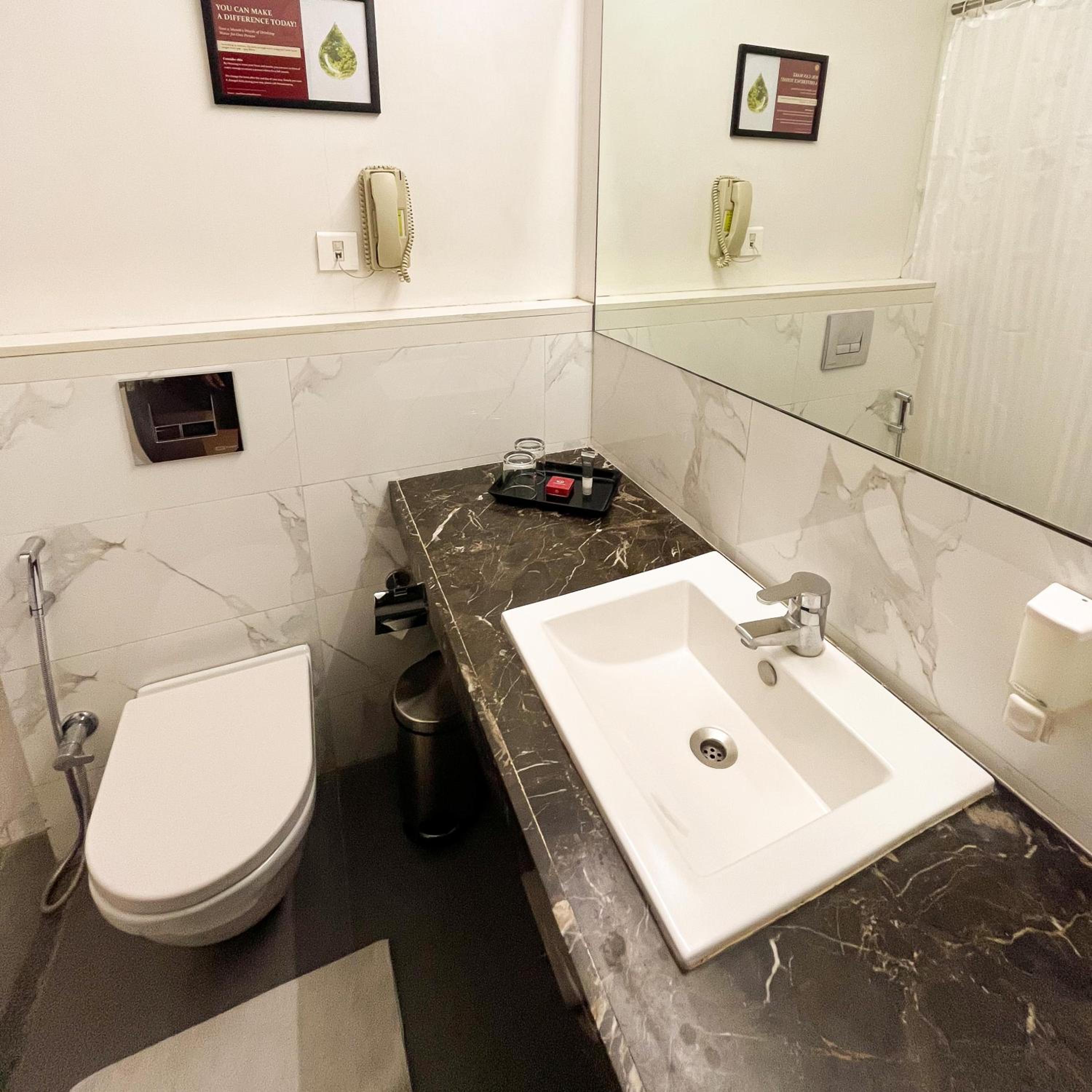 Executive Twin Room - Photo 9