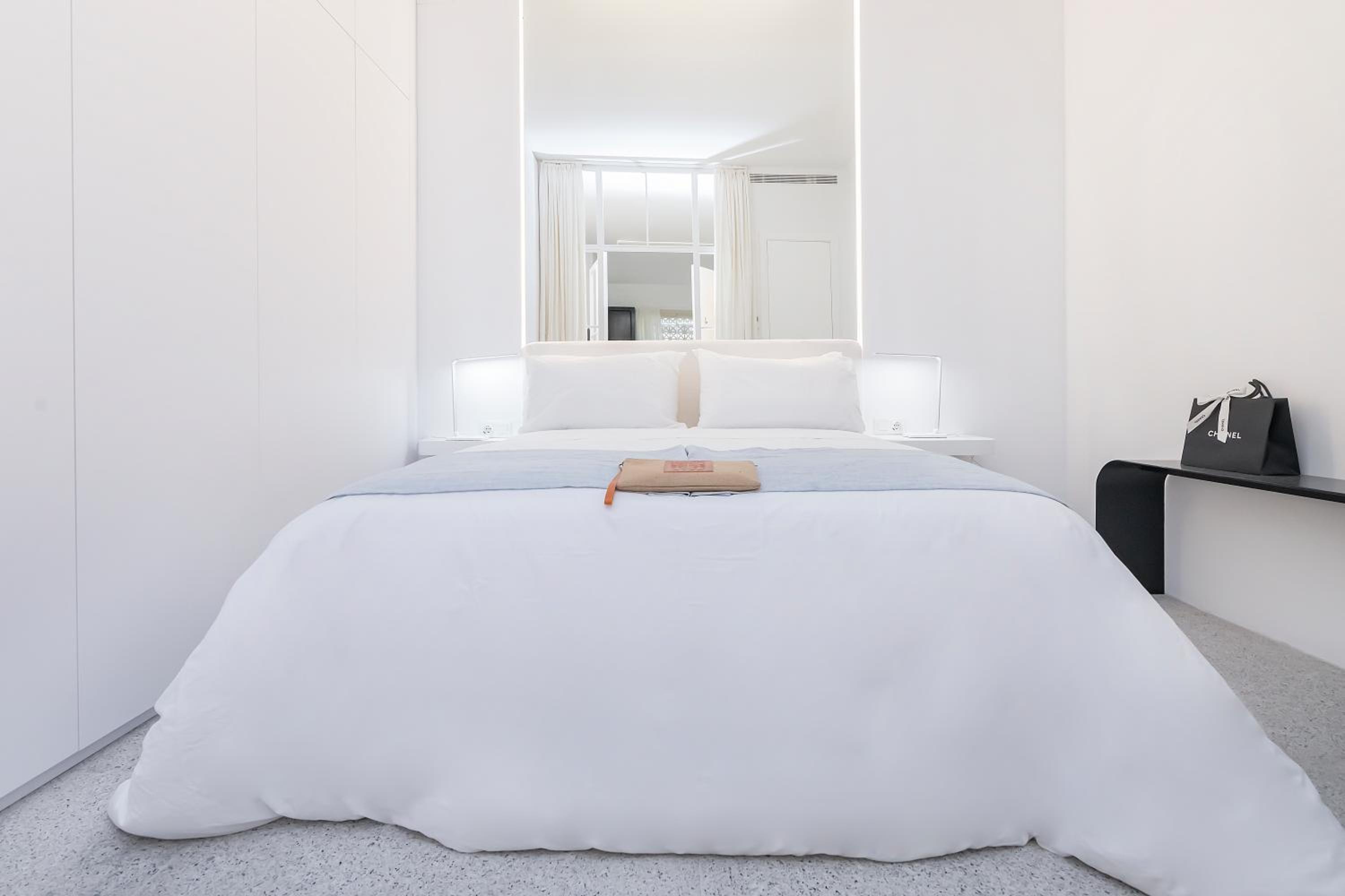 One-Bedroom Apartment photo 2