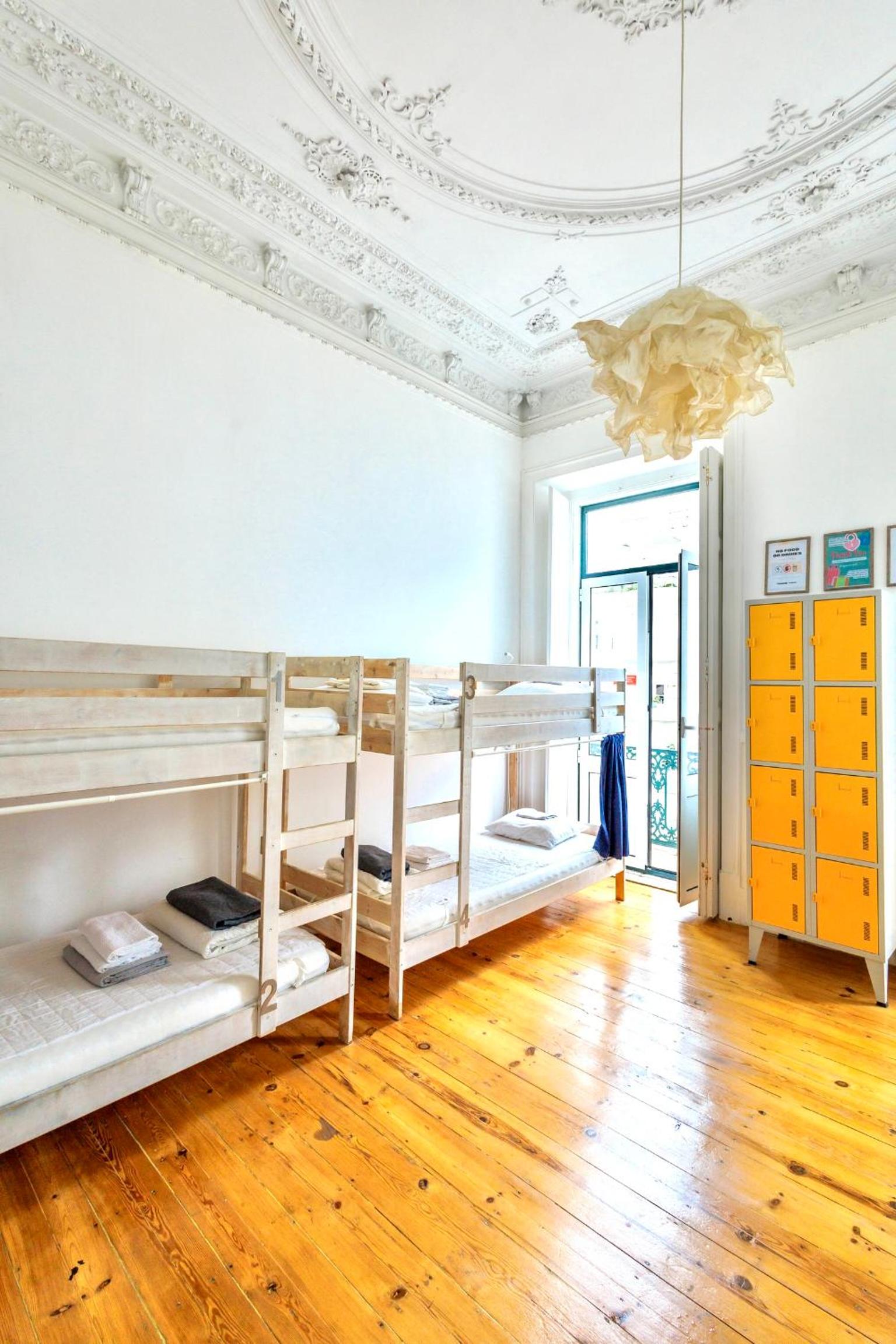 Bed in 8-Bed Mixed Dormitory Room photo 1