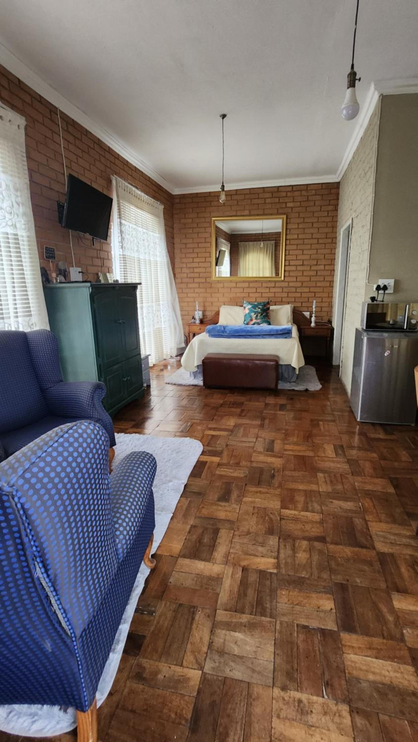 Queen Room with Balcony - Photo 3