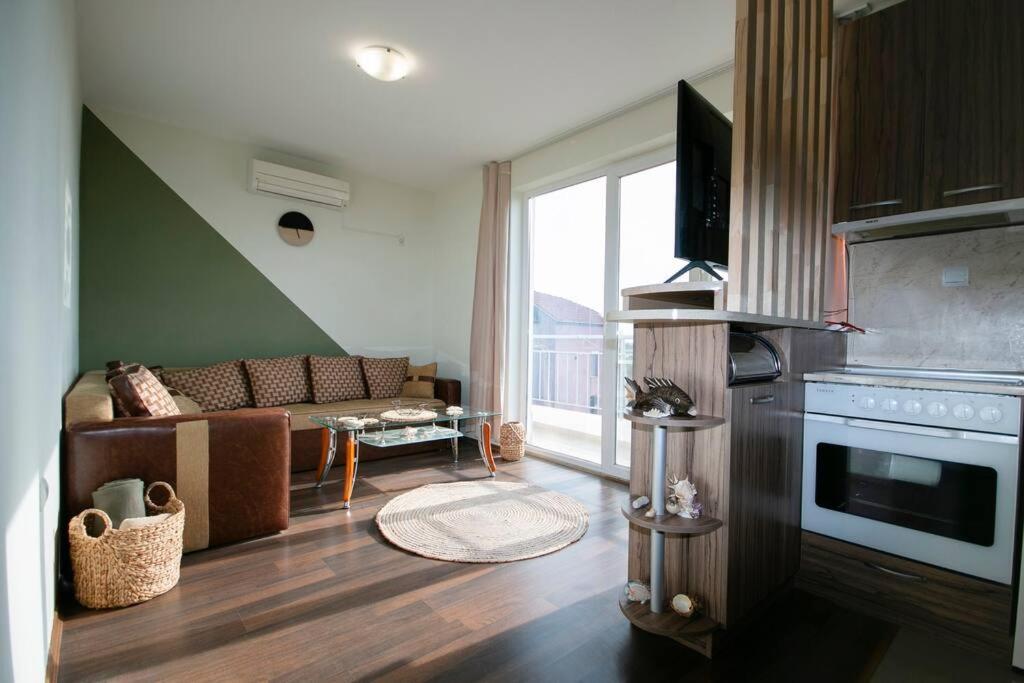 One-Bedroom Apartment photo 3