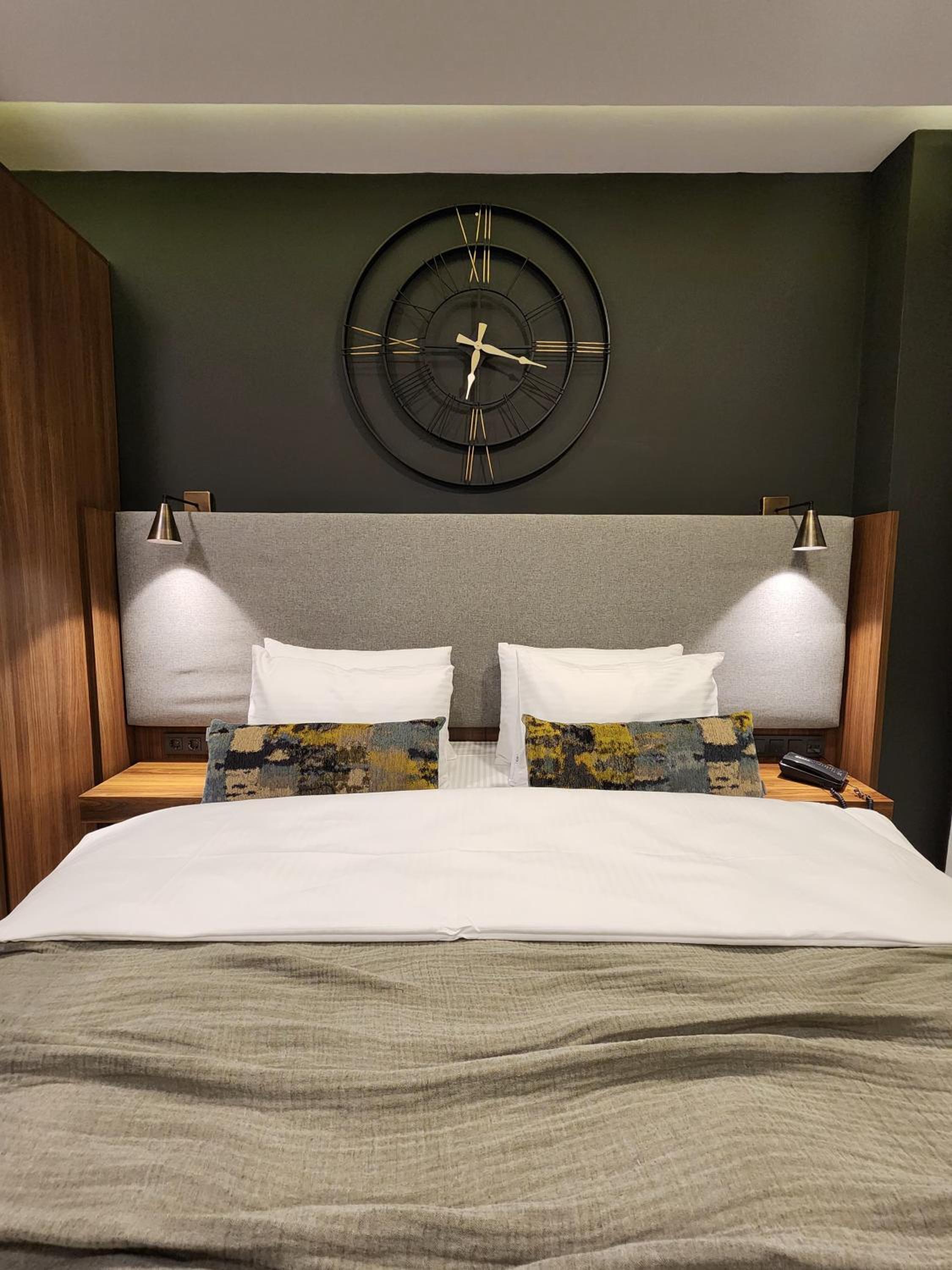 Panoramic Deluxe King Room photo 3