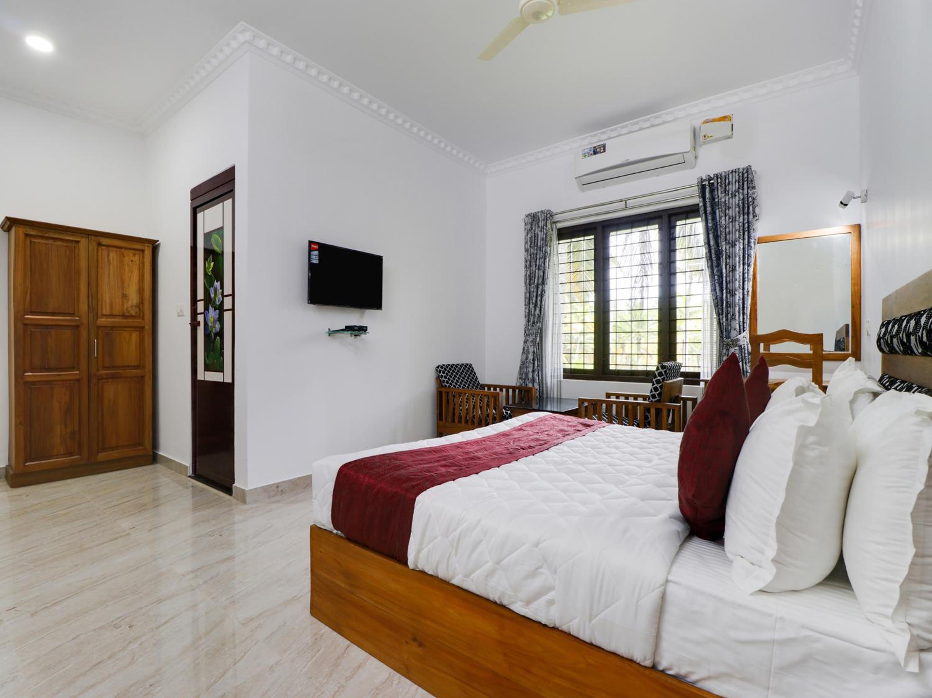Standard King Room photo 2