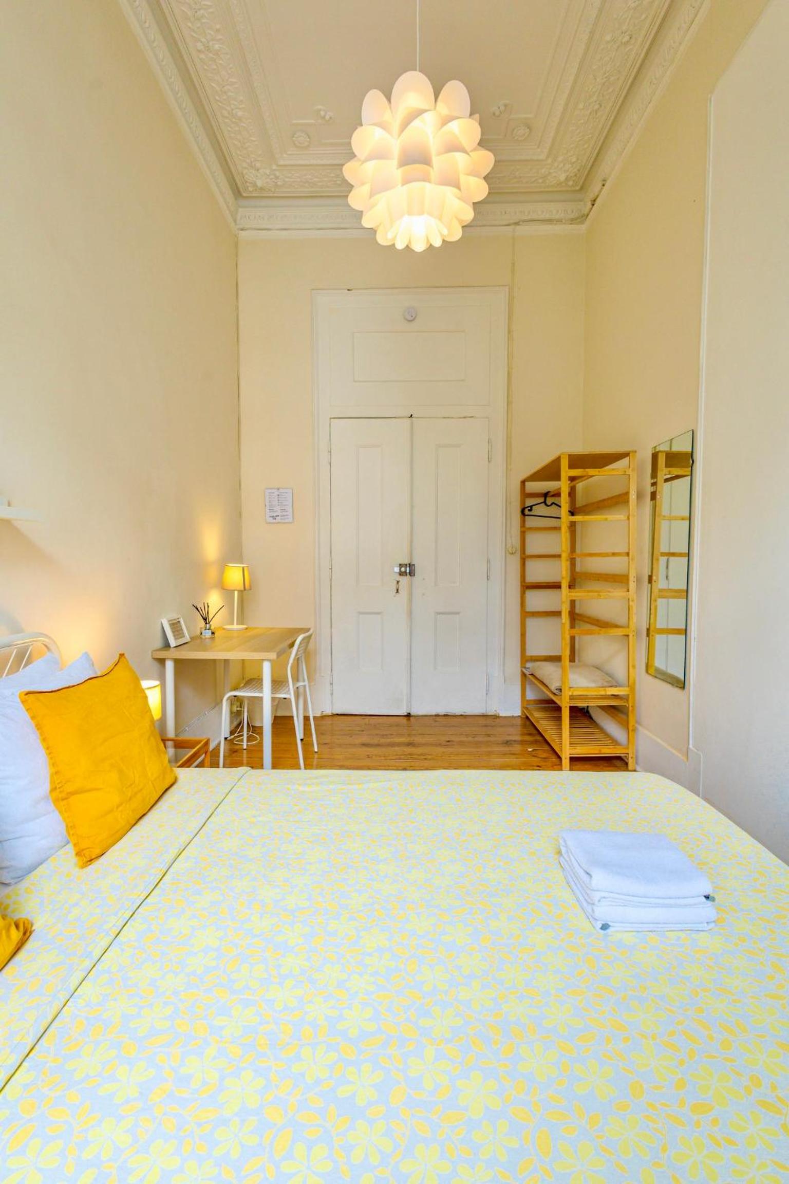 Double Room with Shared Bathroom photo 2