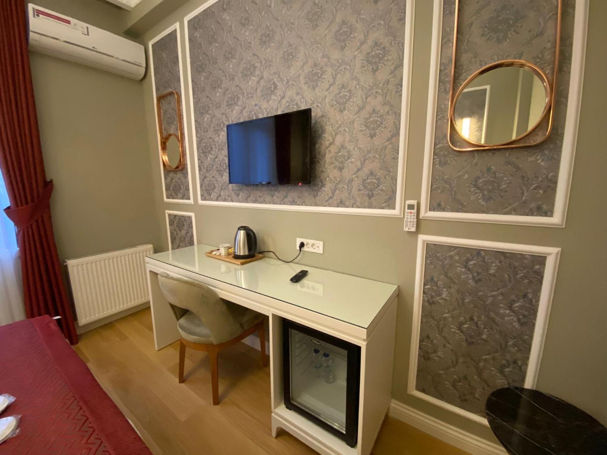 Deluxe King Room photo 1