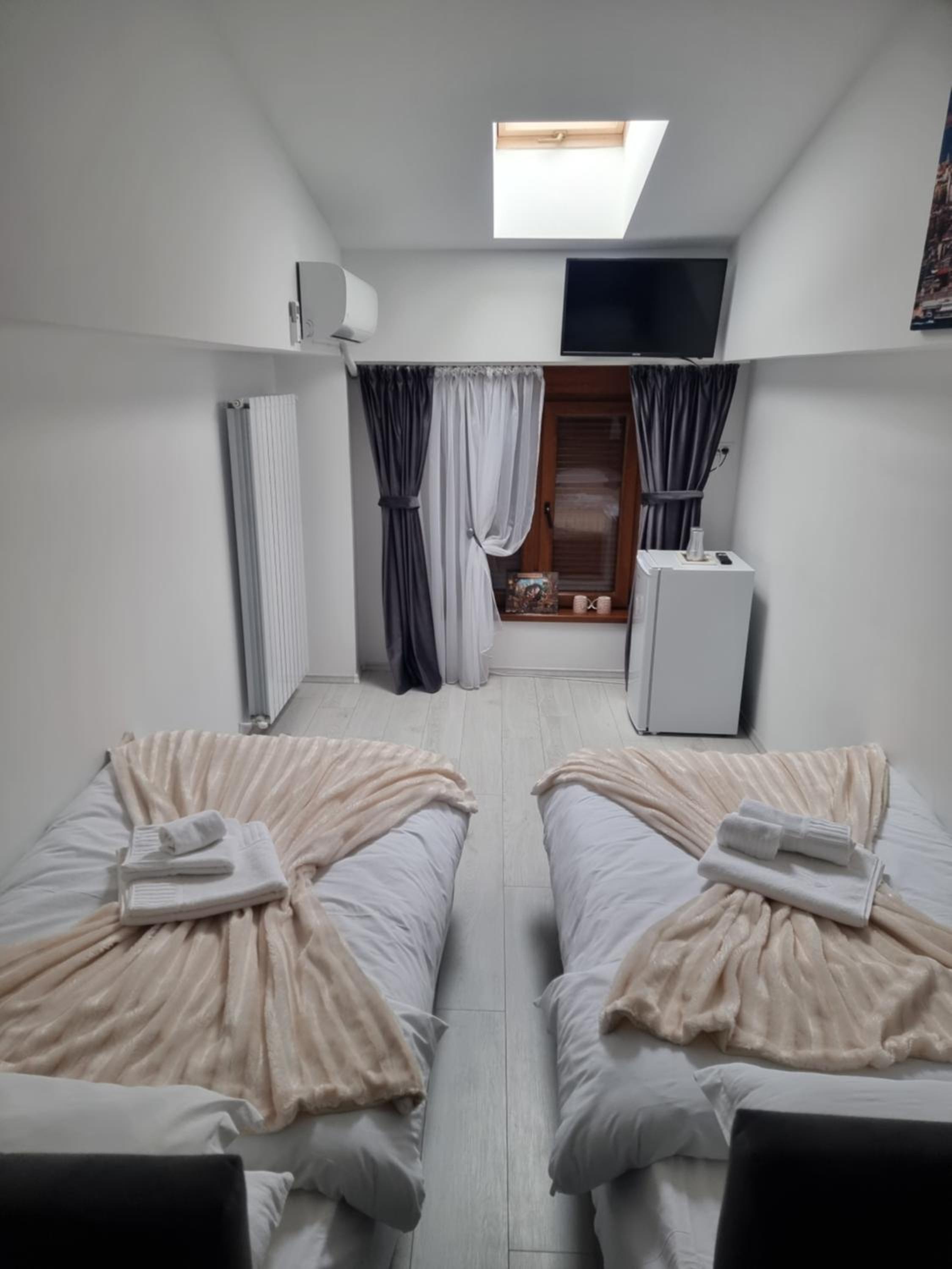 Double or Twin Room with Private Bathroom photo 1