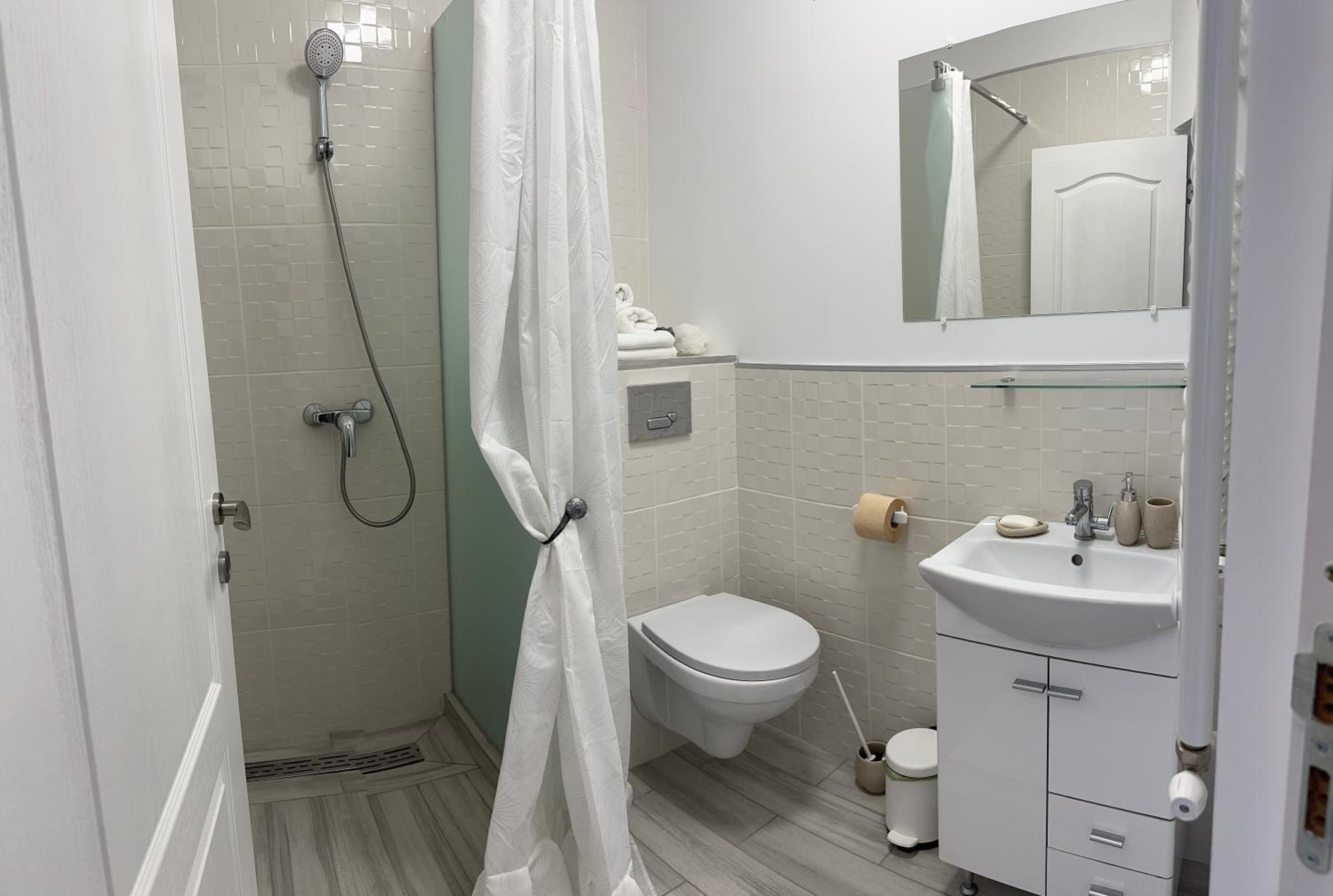 Double or Twin Room with Private Bathroom photo 2