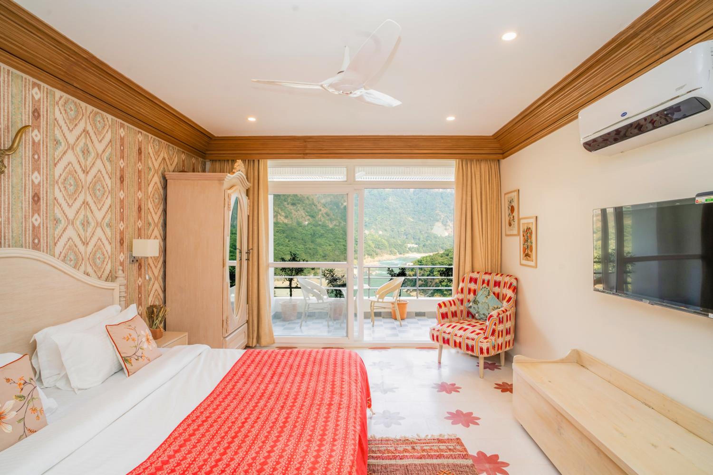2 Bedroom Luxury Ganga View Apartment With Balcony