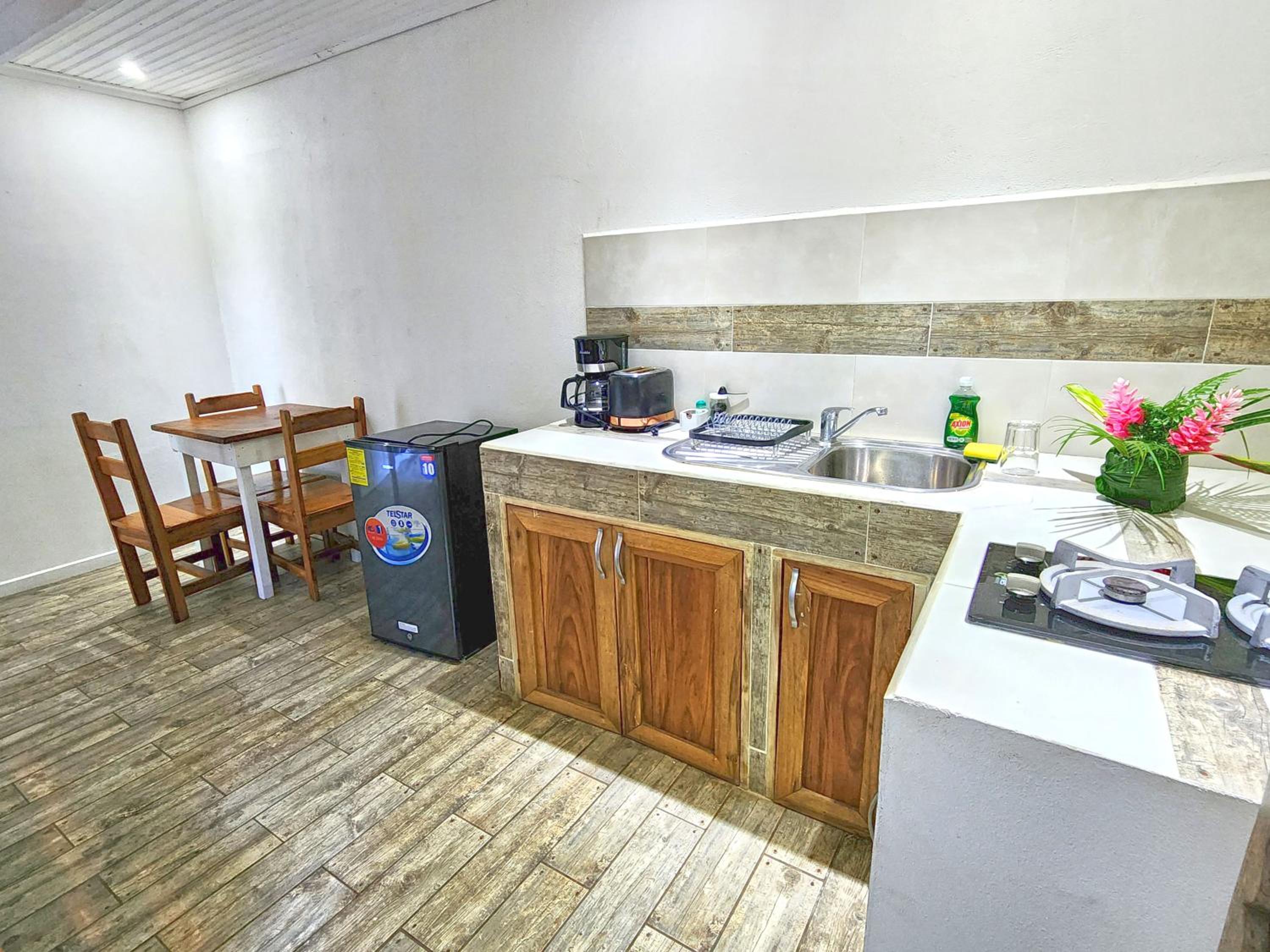 Studio - Photo 7