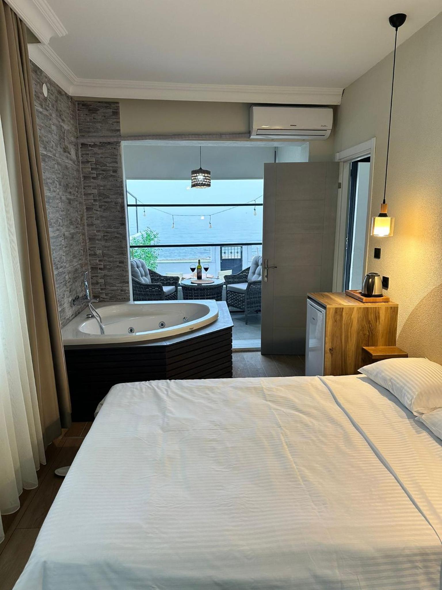 Deluxe Double Room with Sea View photo 1