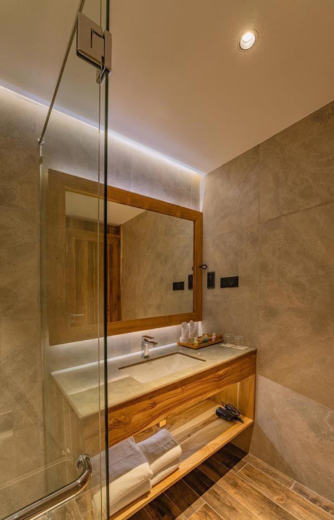 Deluxe Room - Photo 3