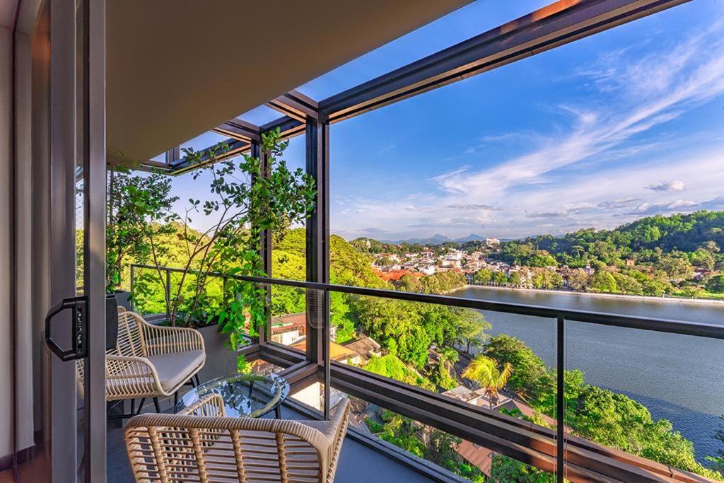 Suite with Lake View - Photo 9