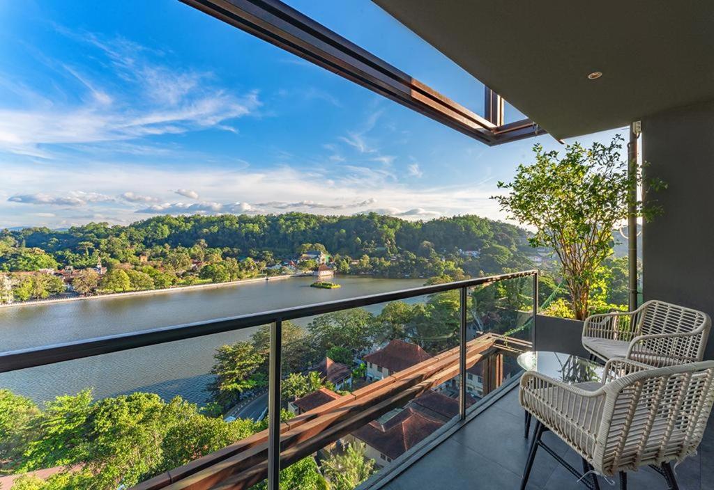 Suite with Lake View - Photo 2