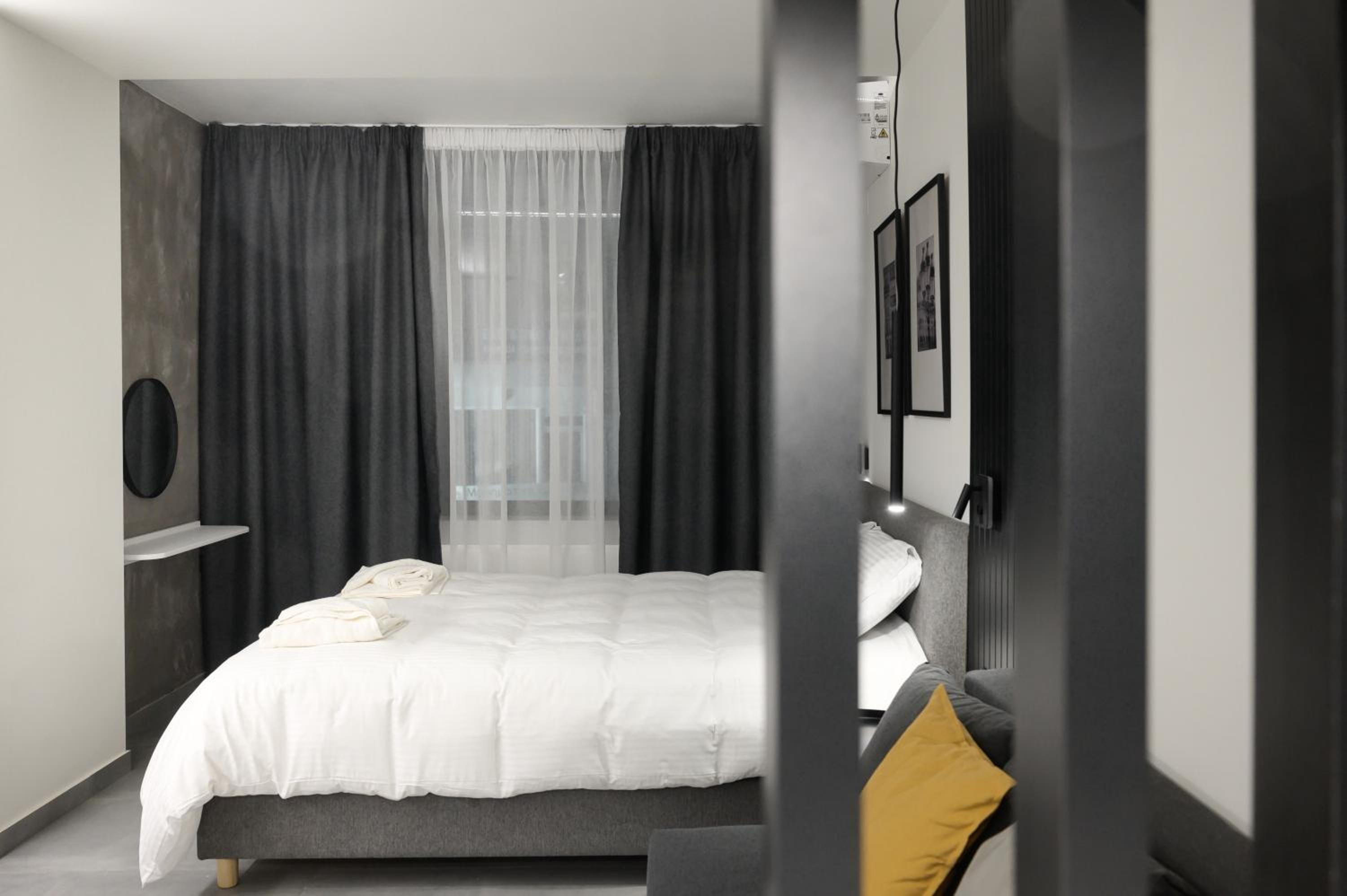 One-Bedroom Apartment photo 2