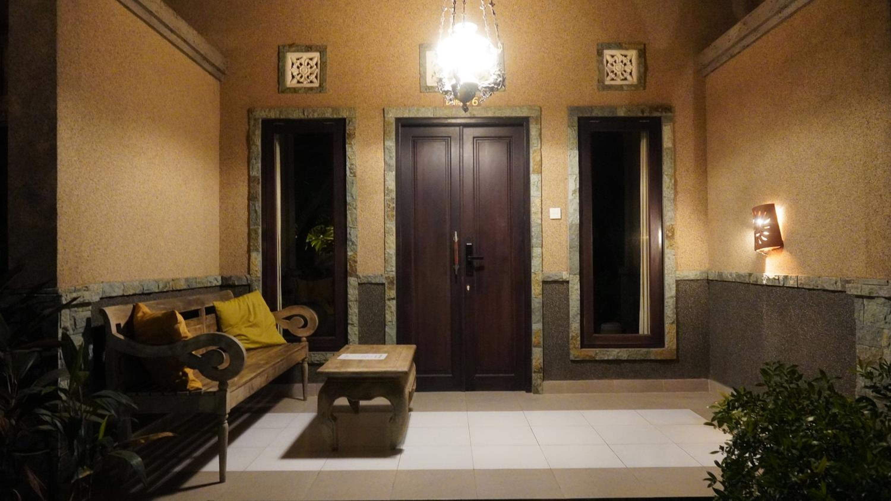 Deluxe Double Room with Air Conditioning - Photo 13