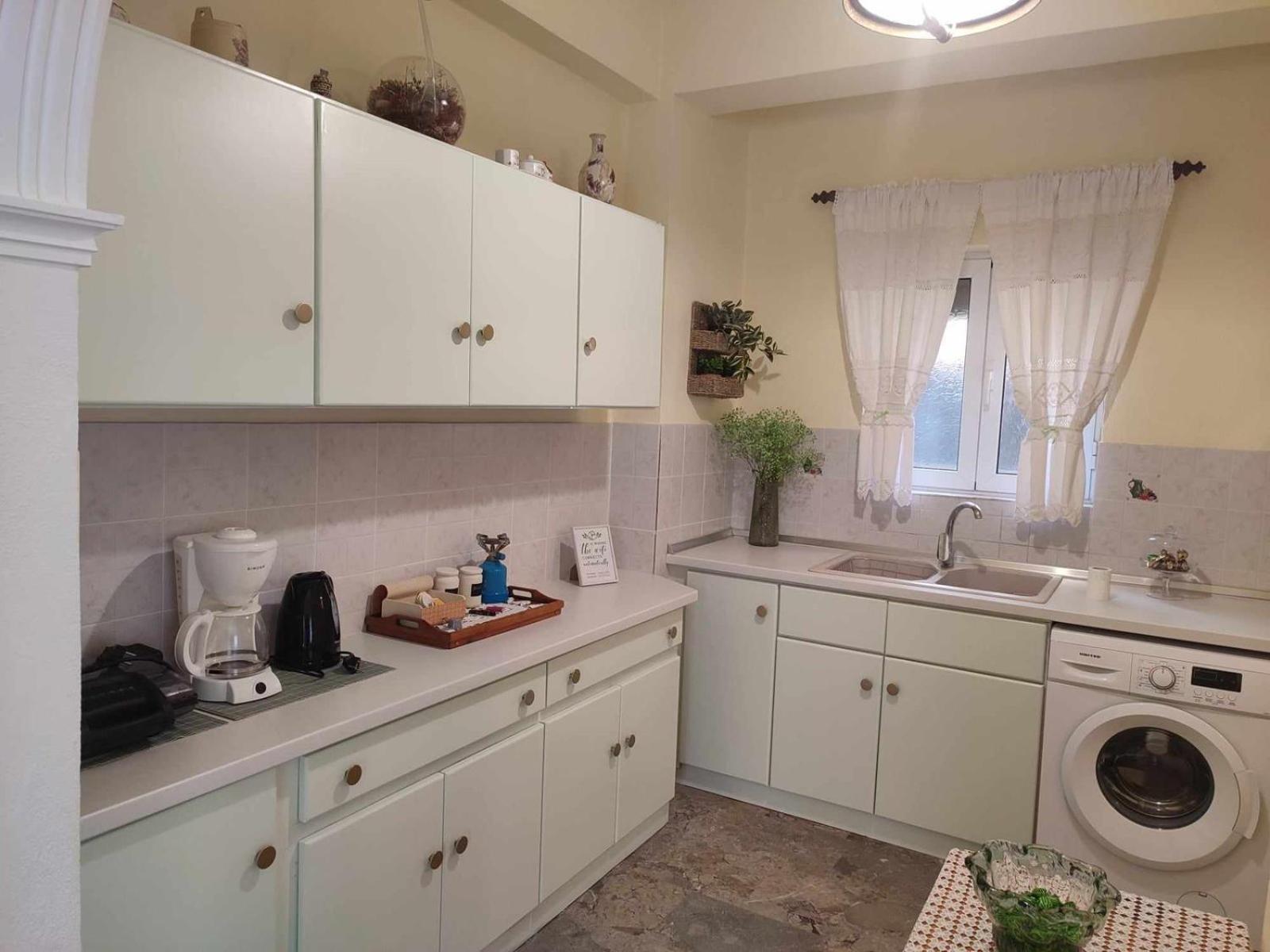 One-Bedroom Apartment - Photo 2