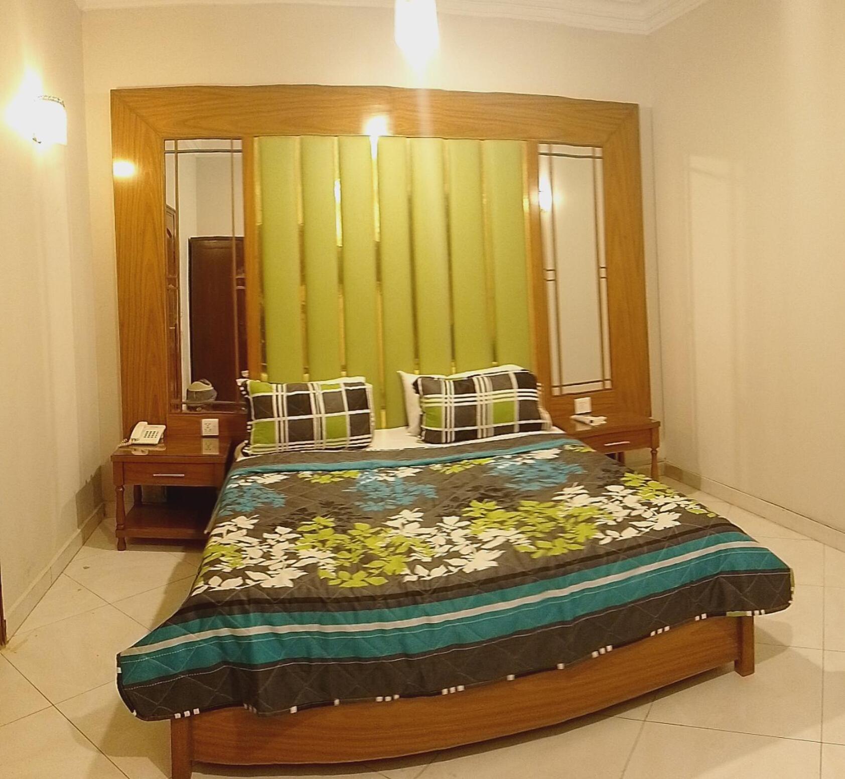 Deluxe Queen Room