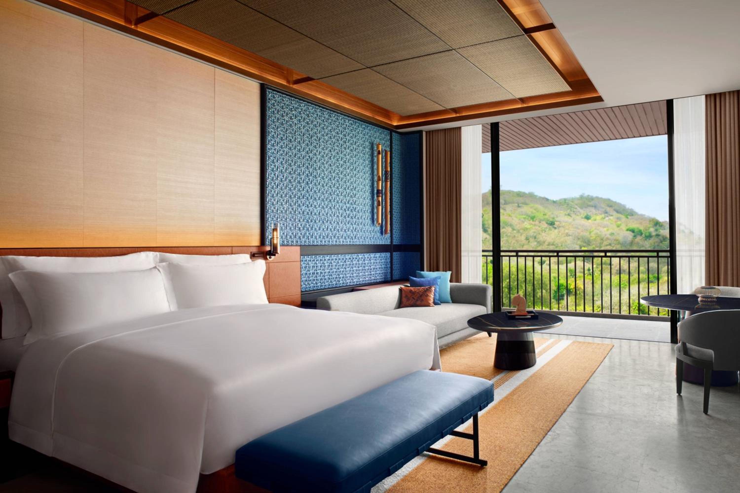 Flores Suite, partial Sea View 