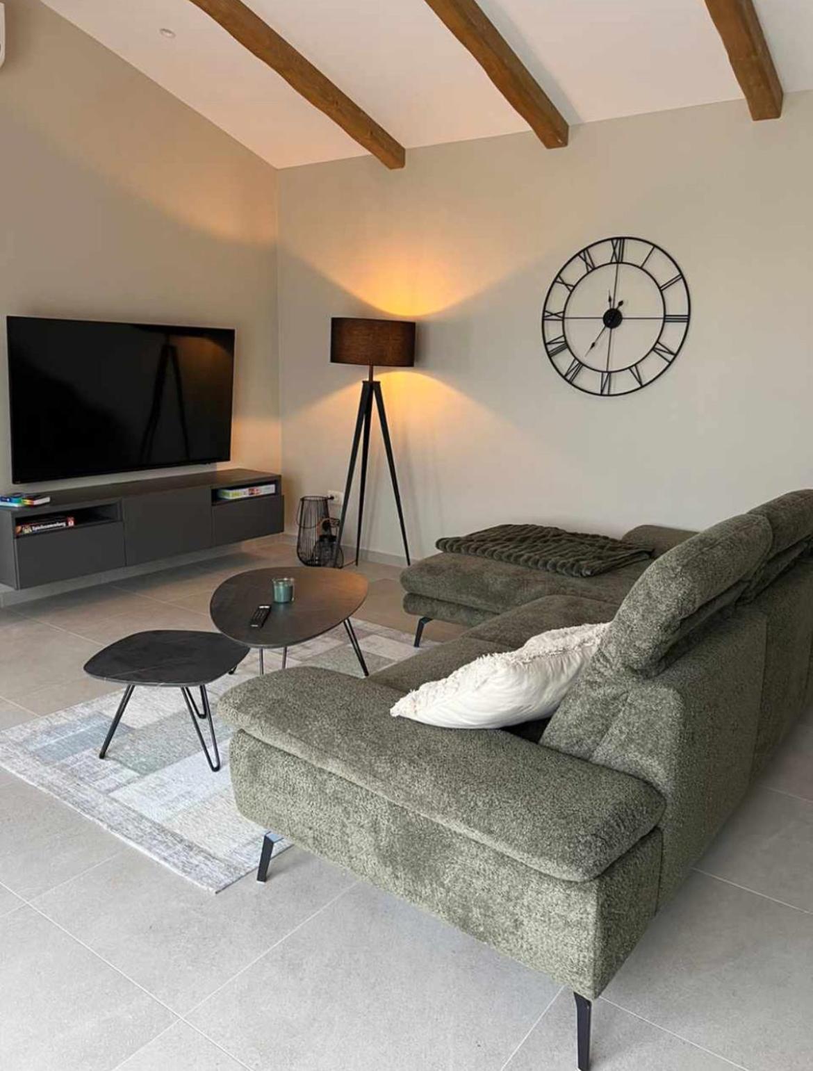 Villa photo 3