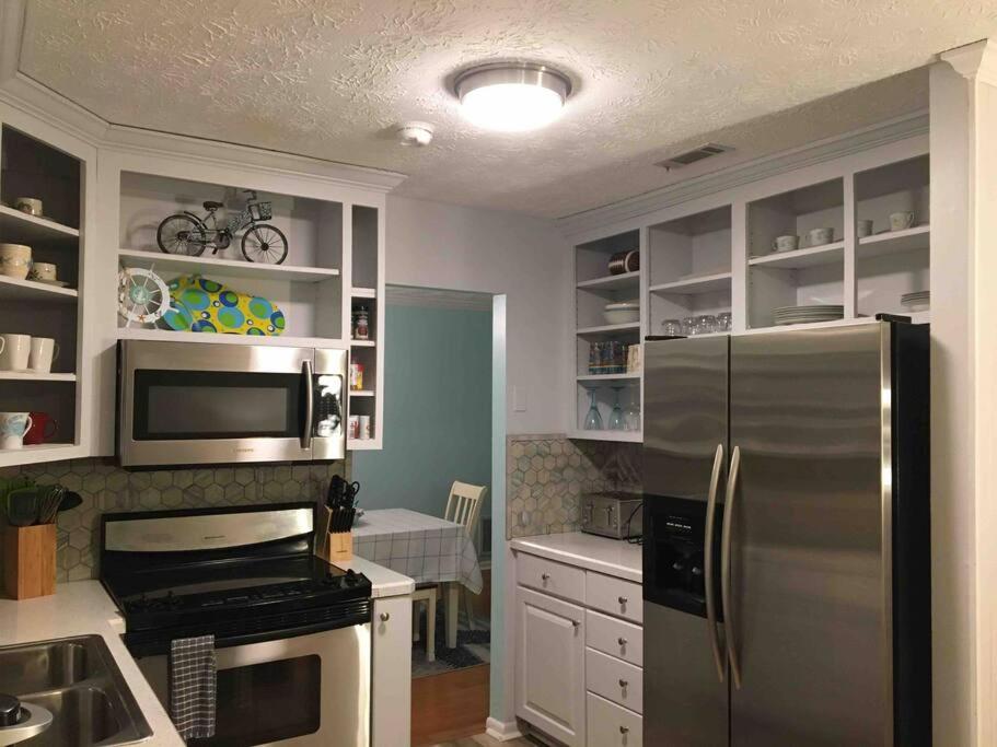 Three-Bedroom House photo 3