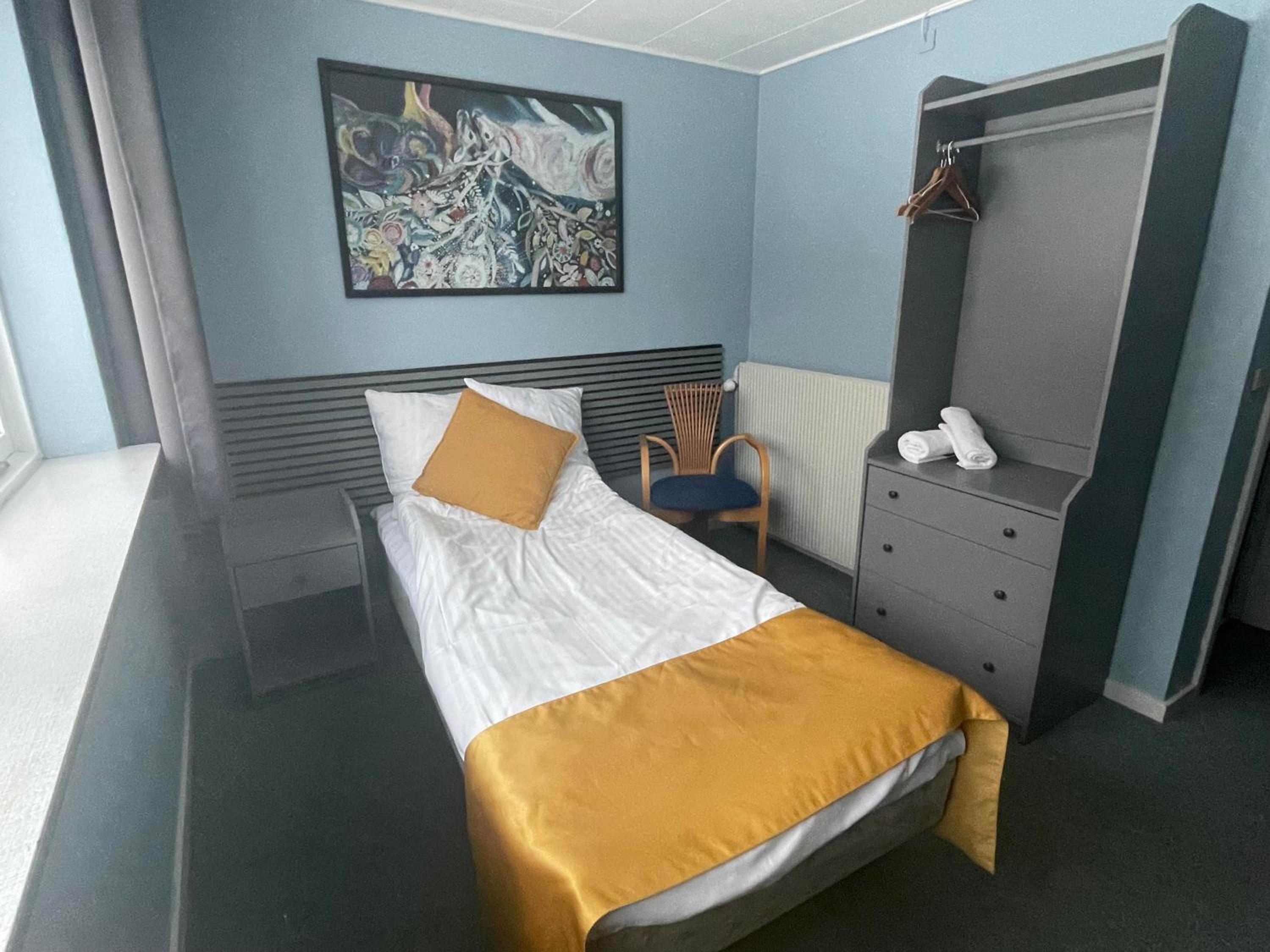Single Room with Private Bathroom photo 2