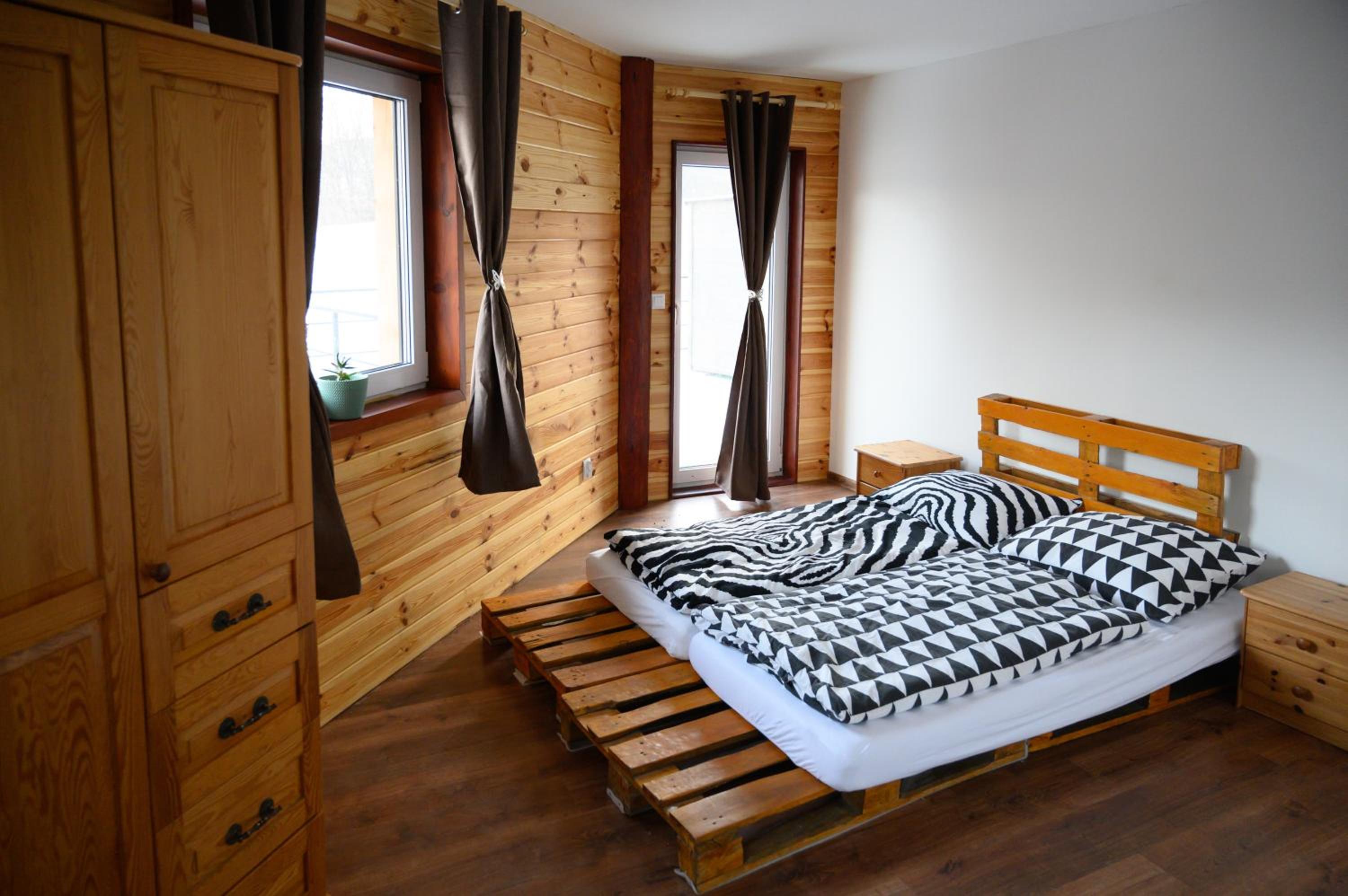 Five-Bedroom House photo 1