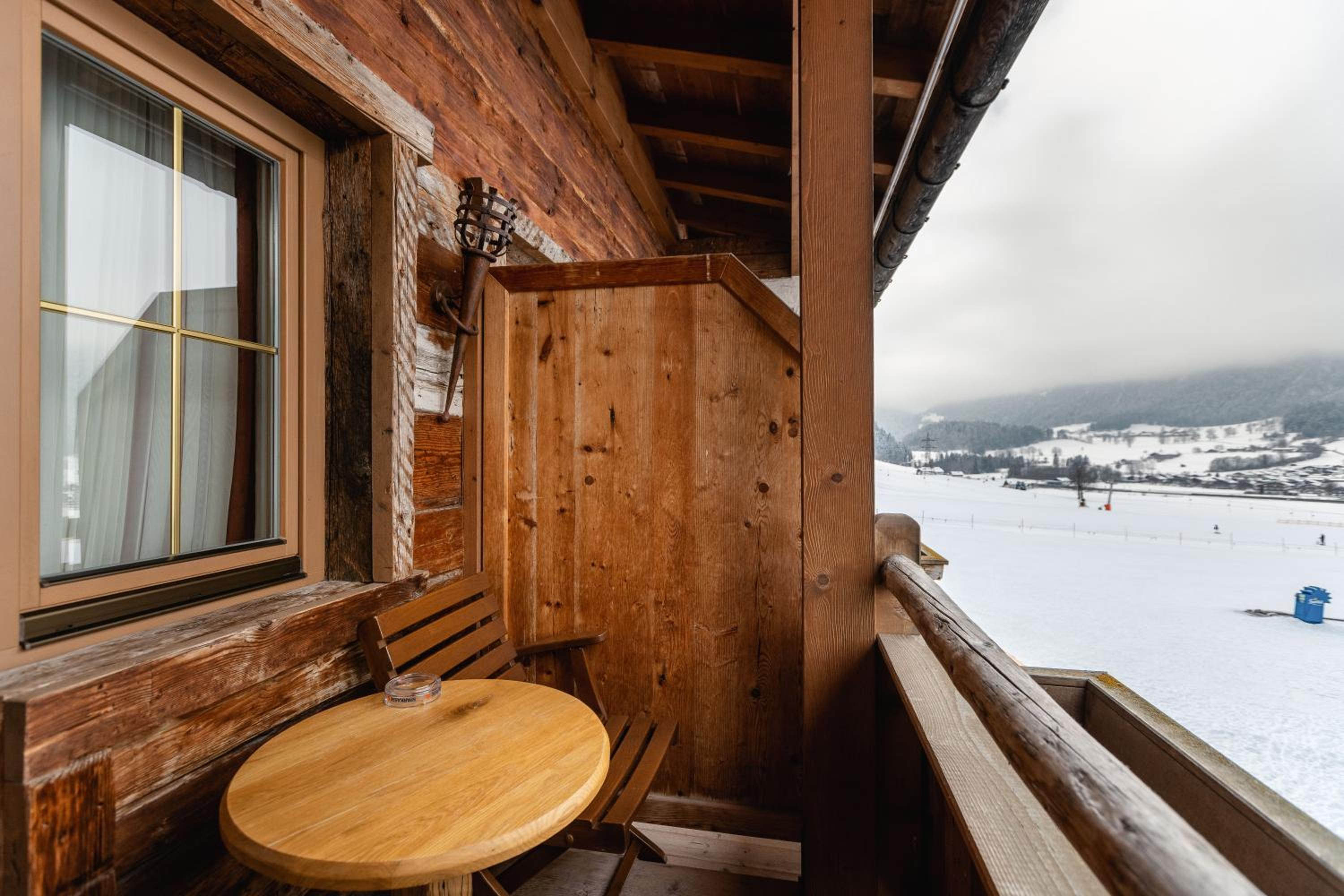 Suite with Balcony - Photo 5