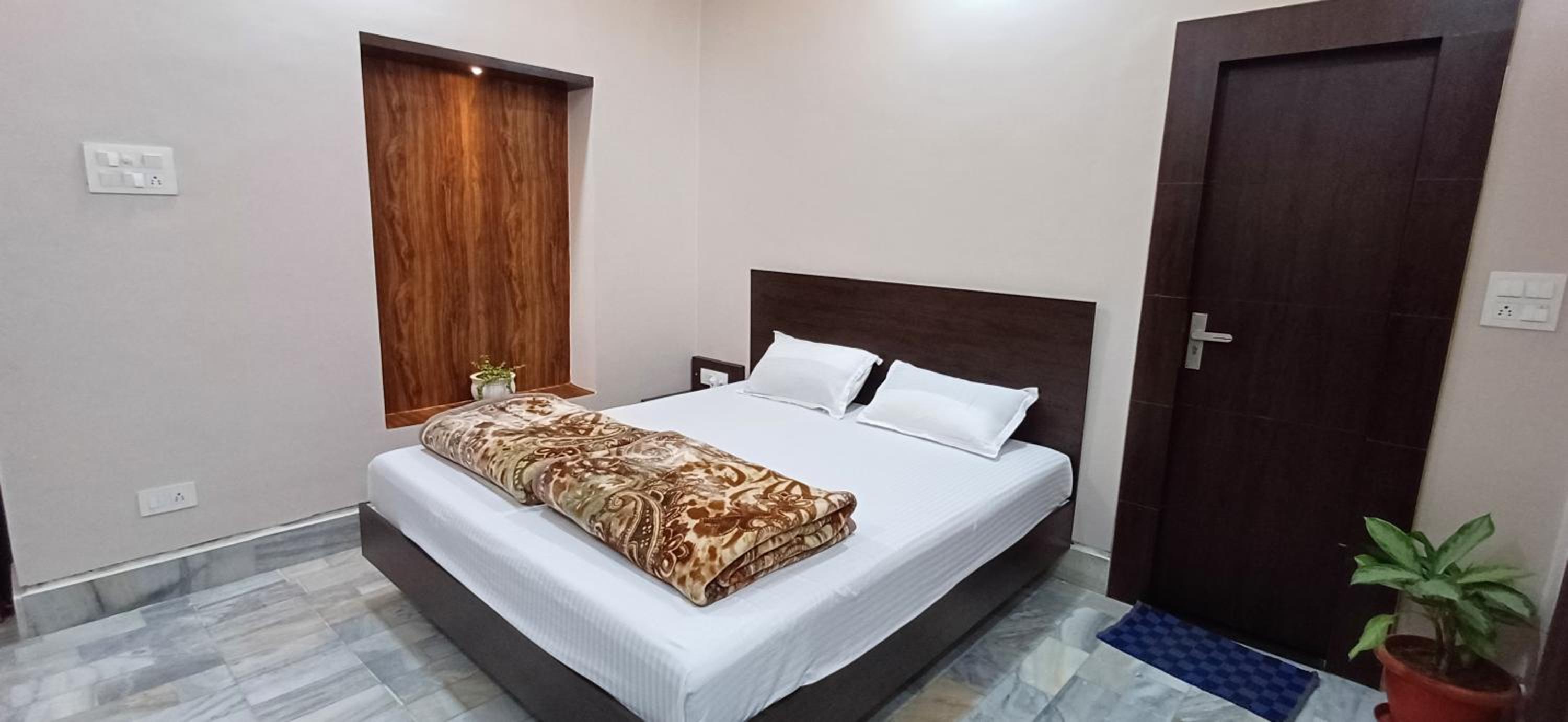 Deluxe Double Room with Bath photo 2