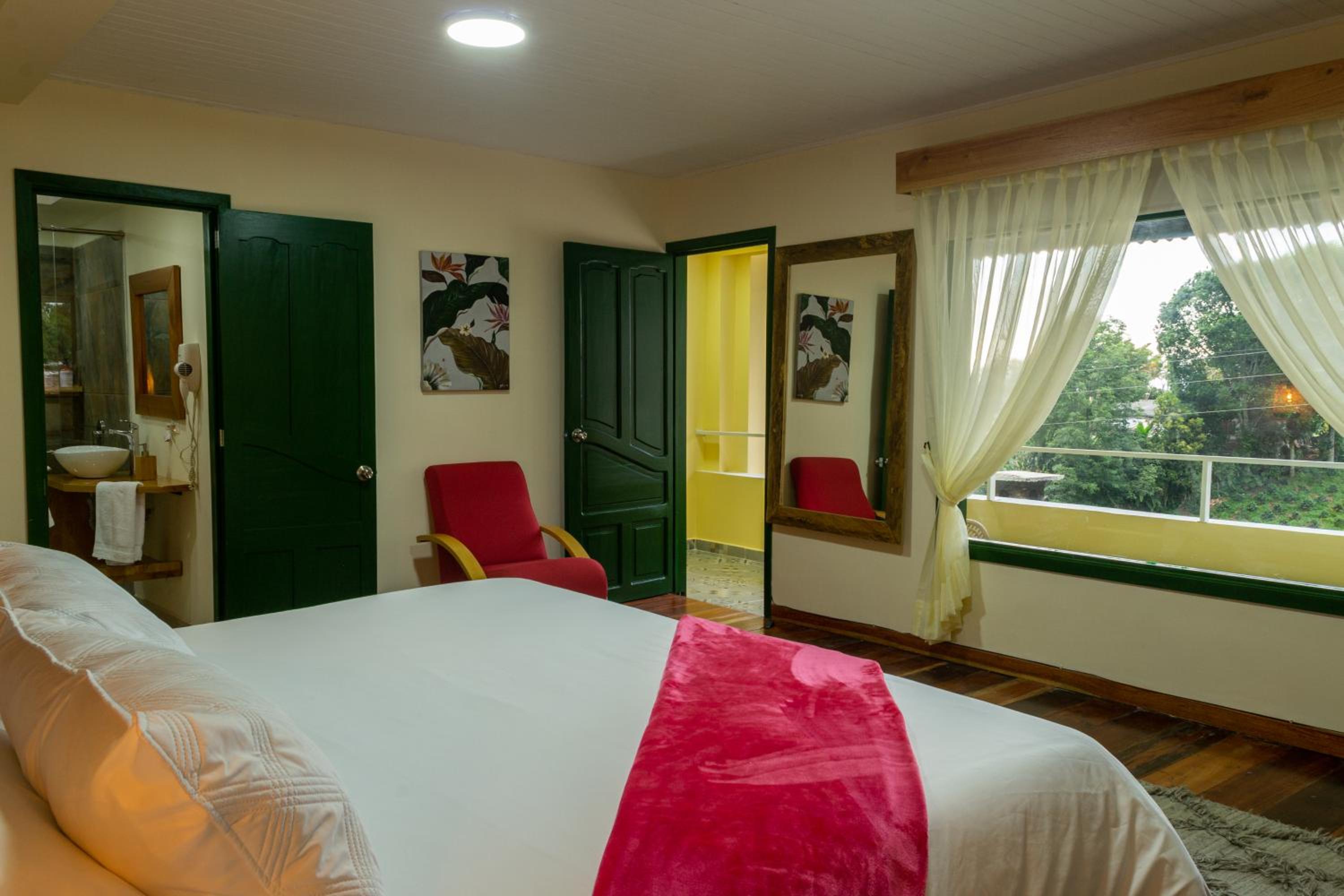 King Suite with Pool View photo 3